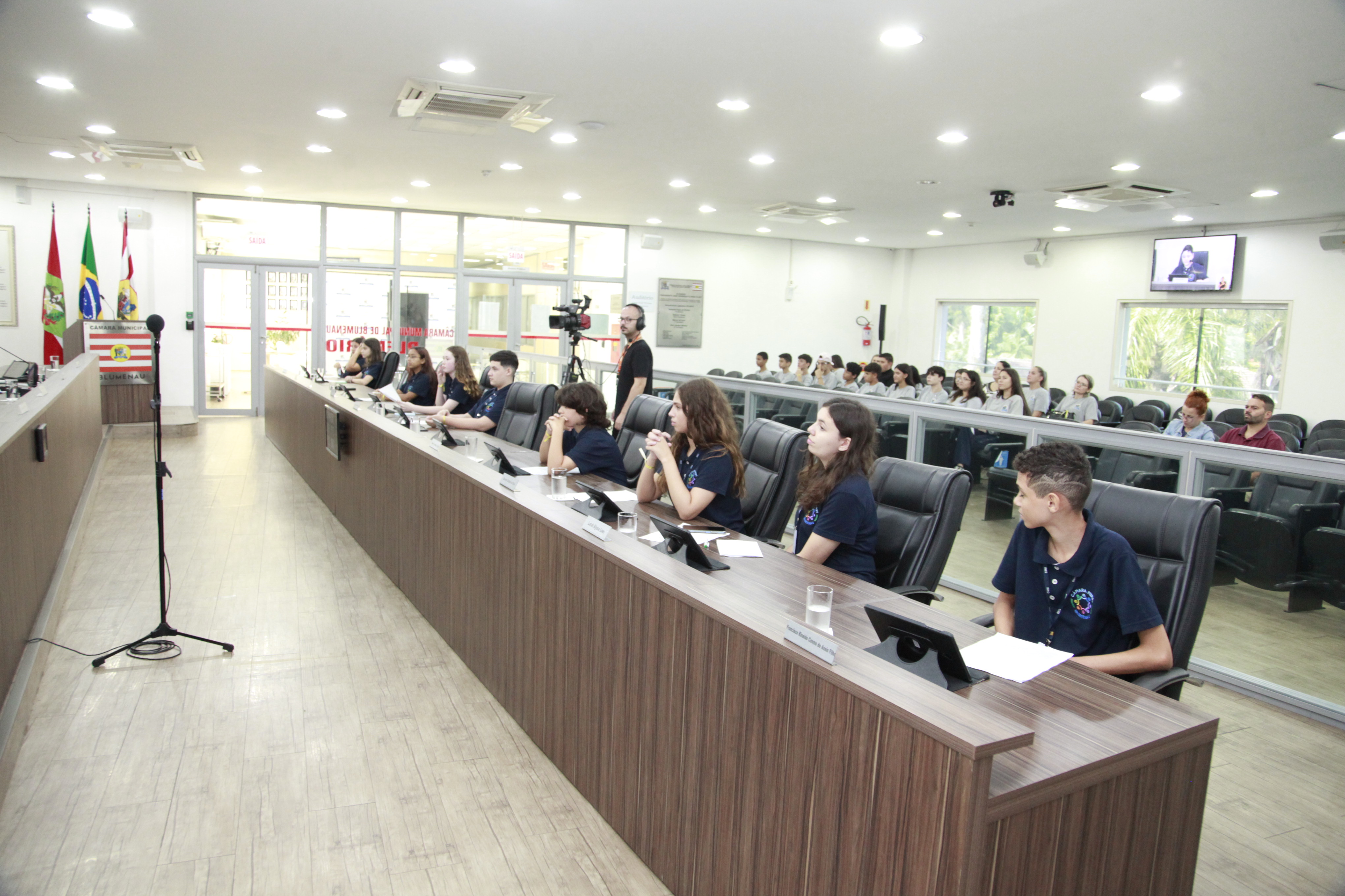 Vereadores mirins aprovam três requerimentos e Movimento Maio Amarelo é lembrado na quinta sessão ordinária do ano