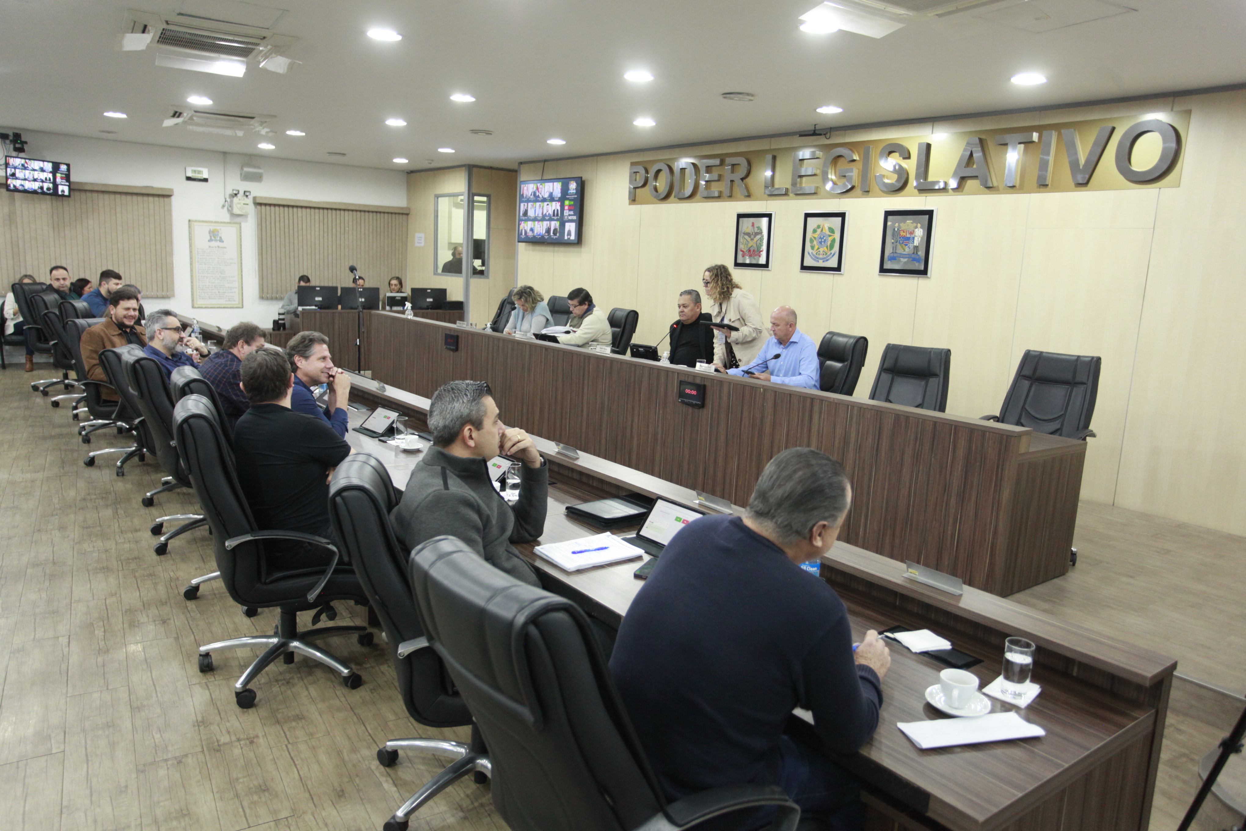 Câmara de Vereadores aprova projeto que flexibiliza a instalação de porta eletrônica de segurança nas agências e postos de serviços bancários no município