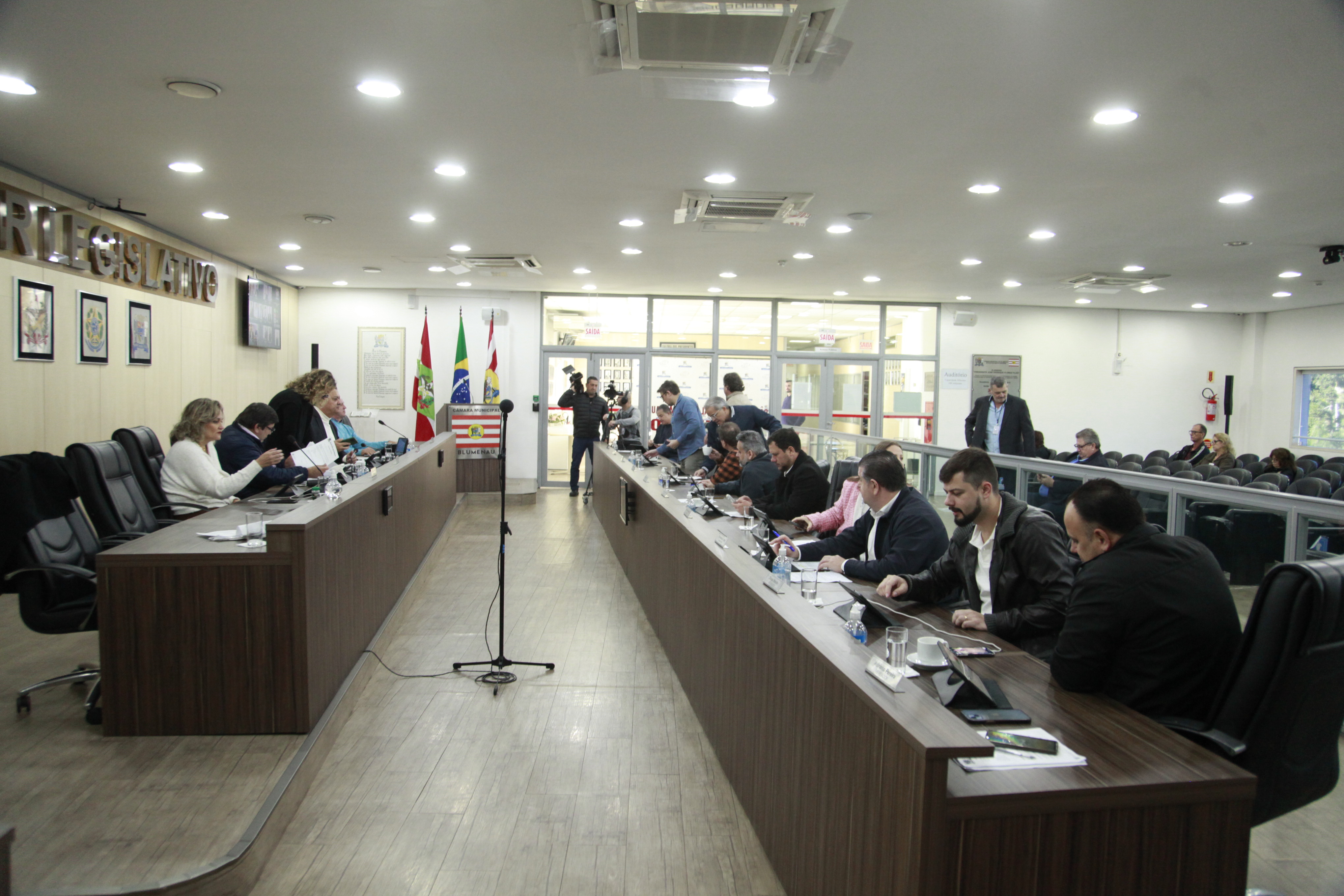 Vereadores aprovam LDO, projetos de lei do Executivo em redação final e rejeitam um veto