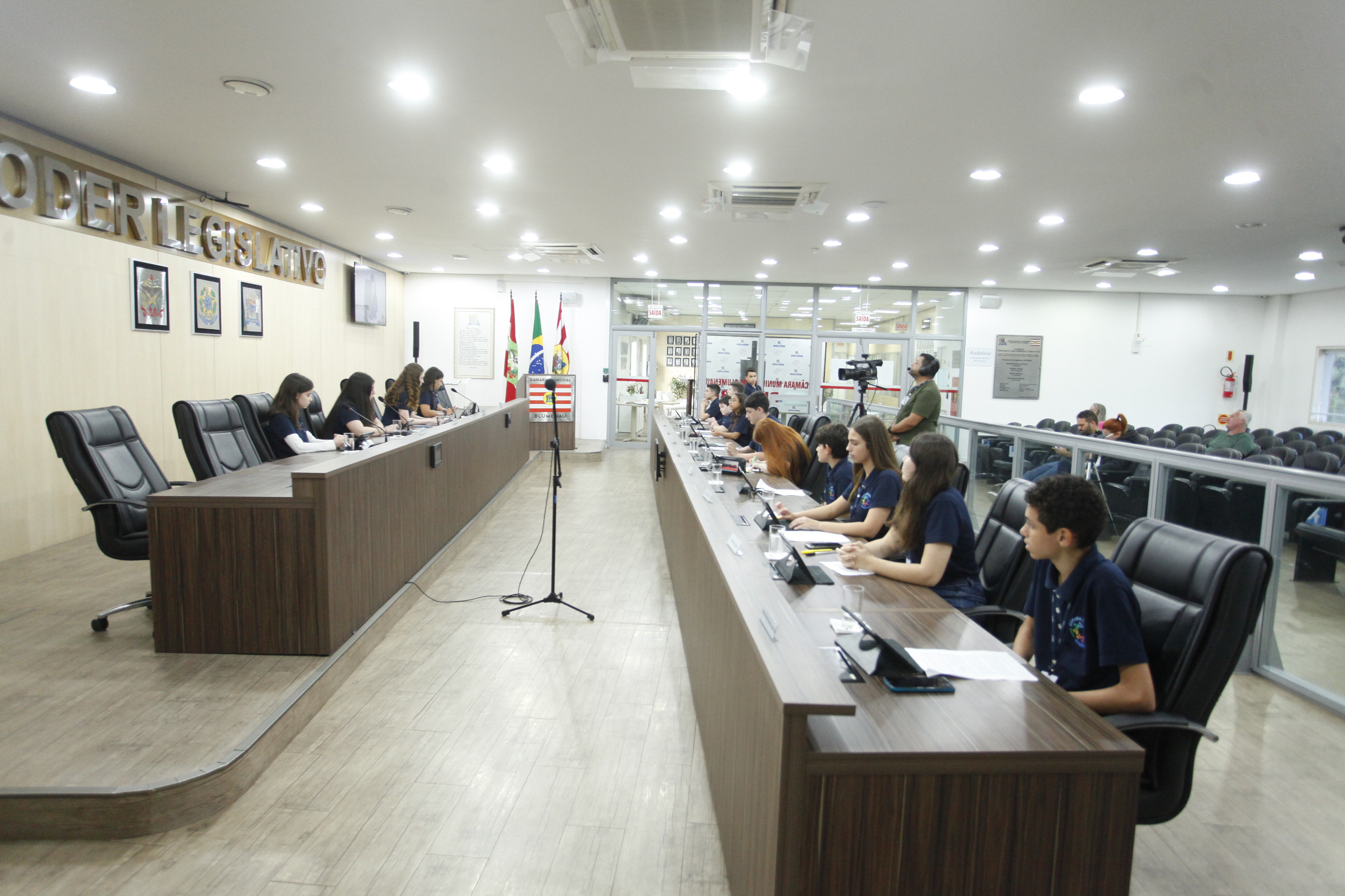 Câmara Mirim de Blumenau faz primeira sessão ordinária sob nova Mesa Diretora e aprova 10 requerimentos