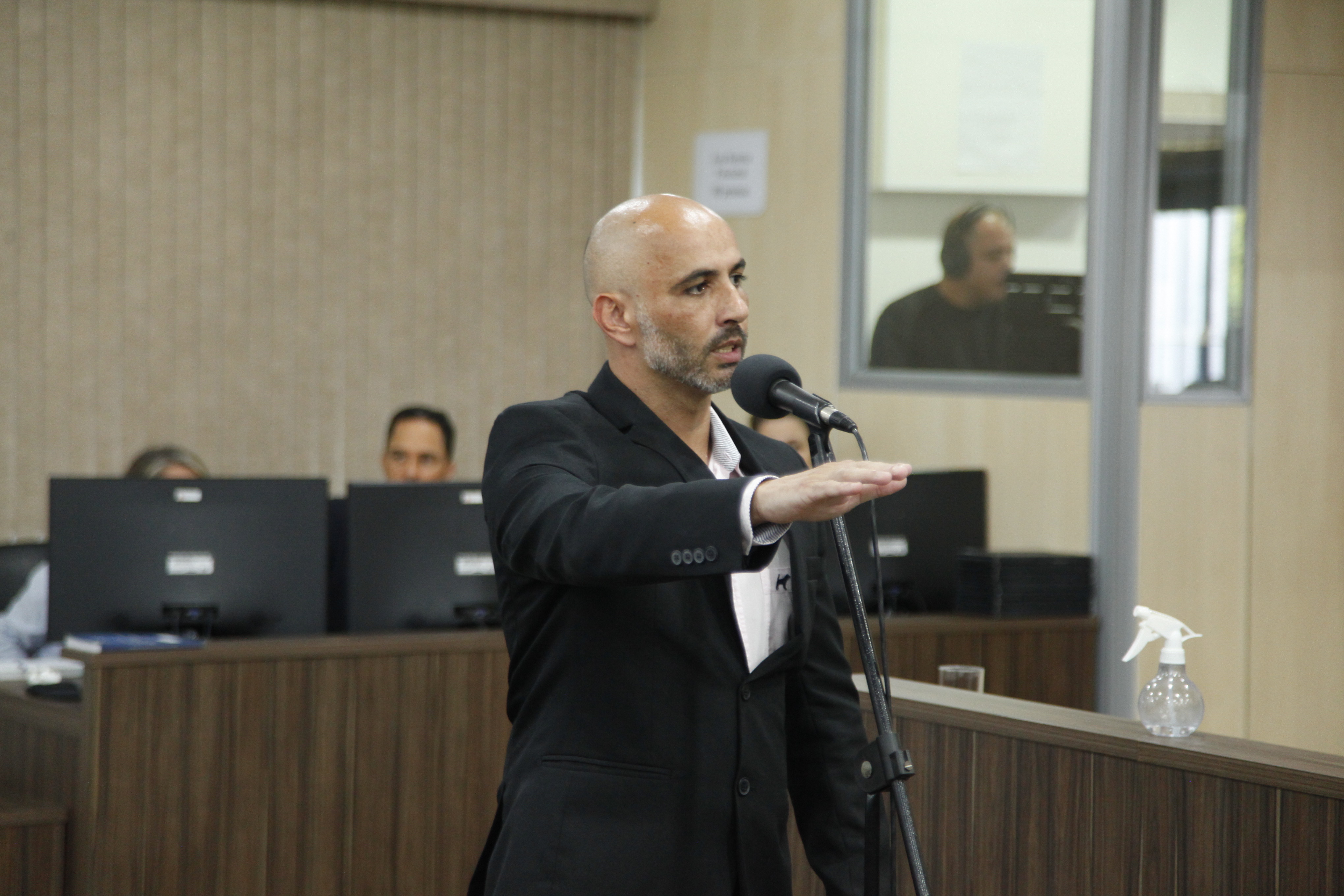 Vereador suplente Paulinho Muzenza toma posse na Câmara de Blumenau   