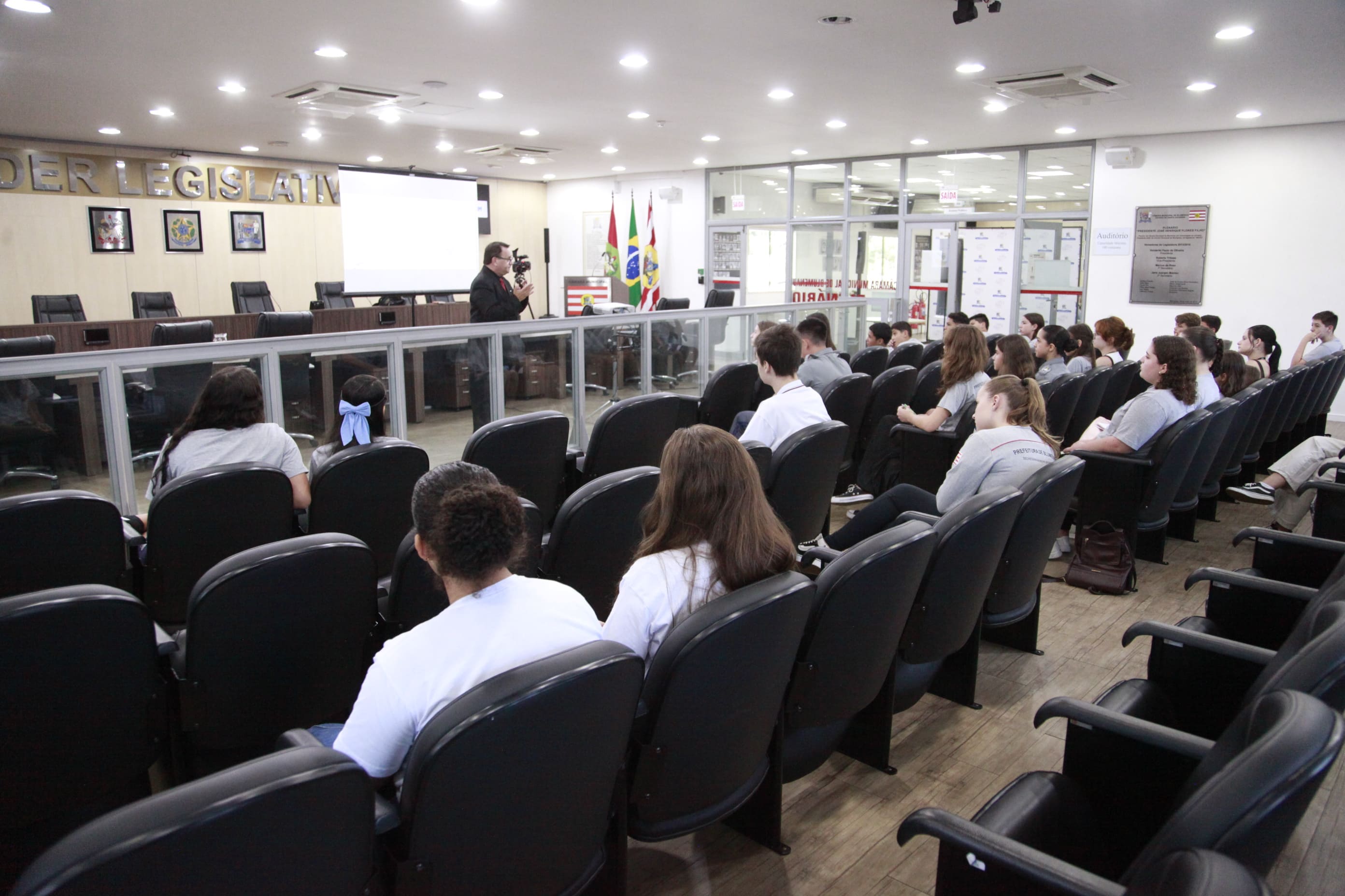 Vereadores mirins de Blumenau participam de curso de oratória na Câmara