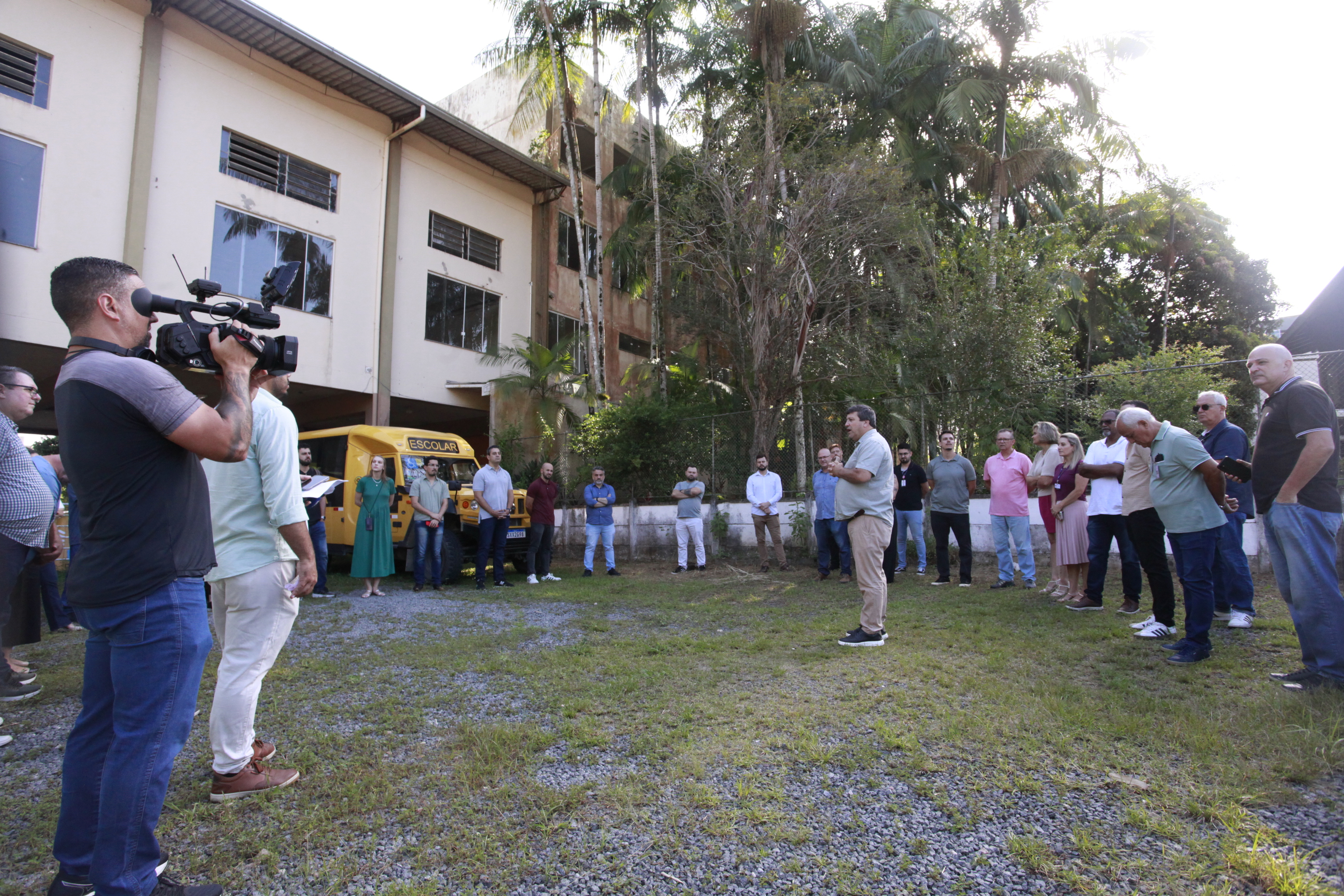 Vereadores e servidores fazem visita ao prédio que pode ser a nova sede da Câmara