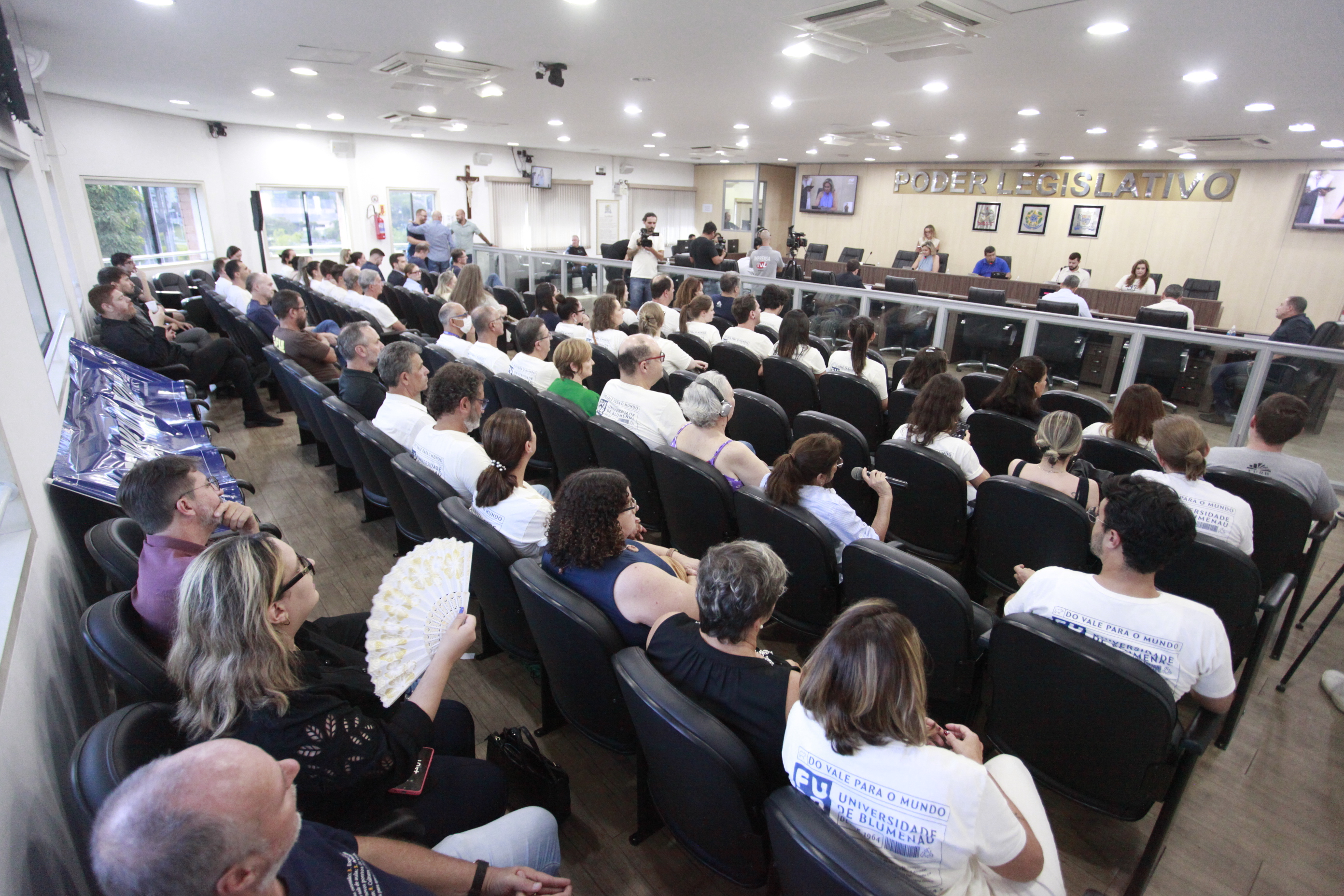 Câmara de Blumenau aprova mudanças no ISSBLU com emenda que garante aposentadoria especial do magistério