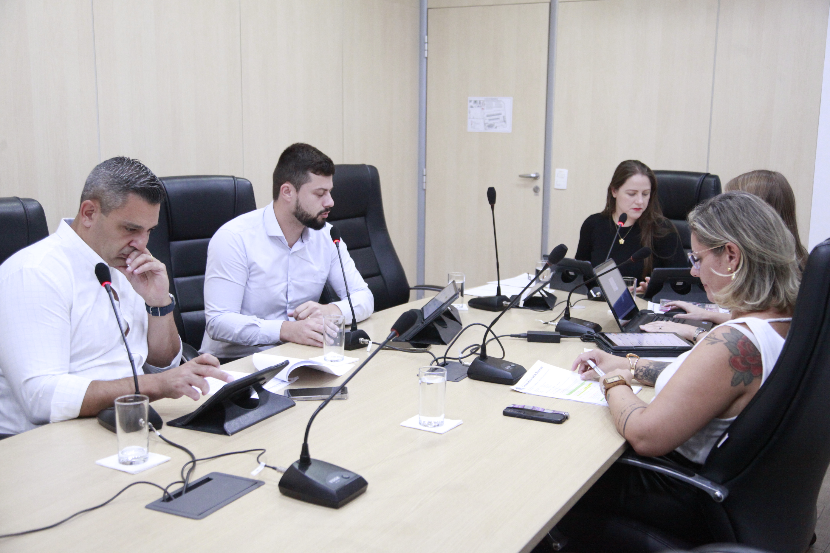 CCJ e Comissão de Finanças dão pareceres favoráveis a 12 propostas