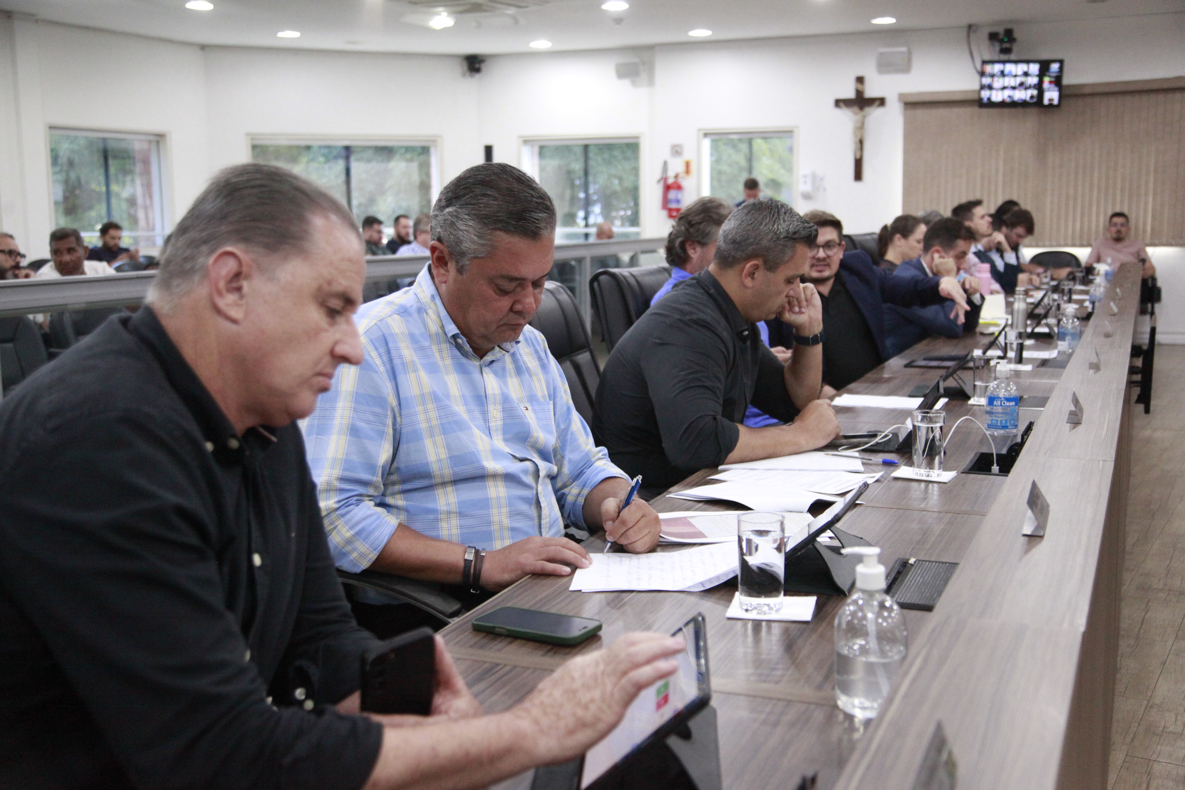 Confira os projetos e proposições aprovados na sessão desta terça-feira (1)