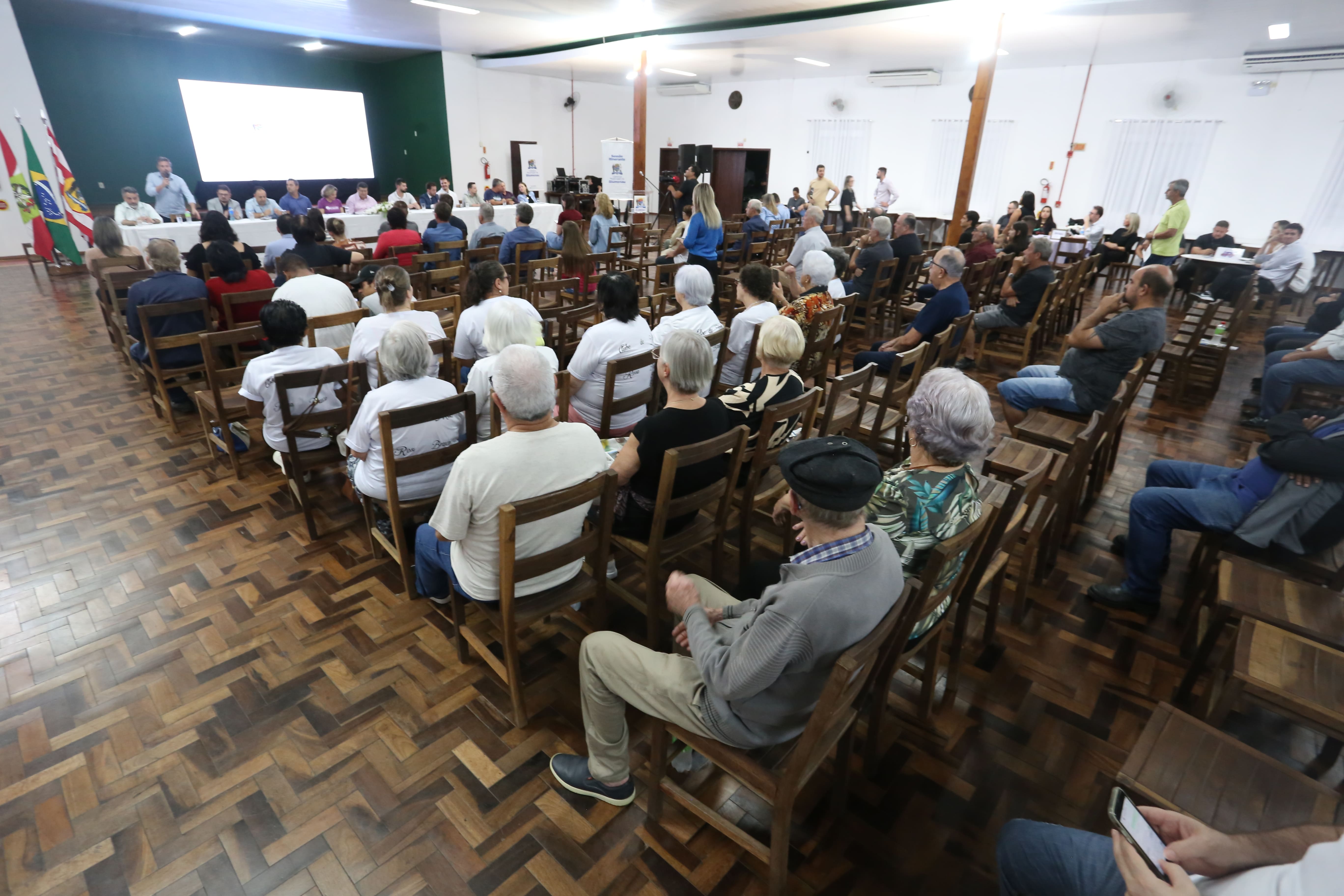 Moradores da região da Velha apresentam demandas aos vereadores em sessão itinerante da Câmara