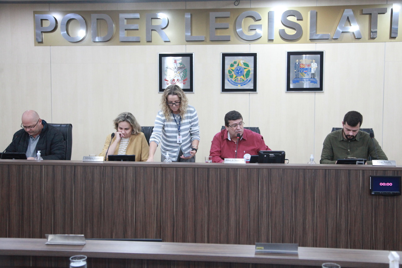 Vereadores aprovam reajuste salarial e aumento no vale-alimentação dos servidores municipais