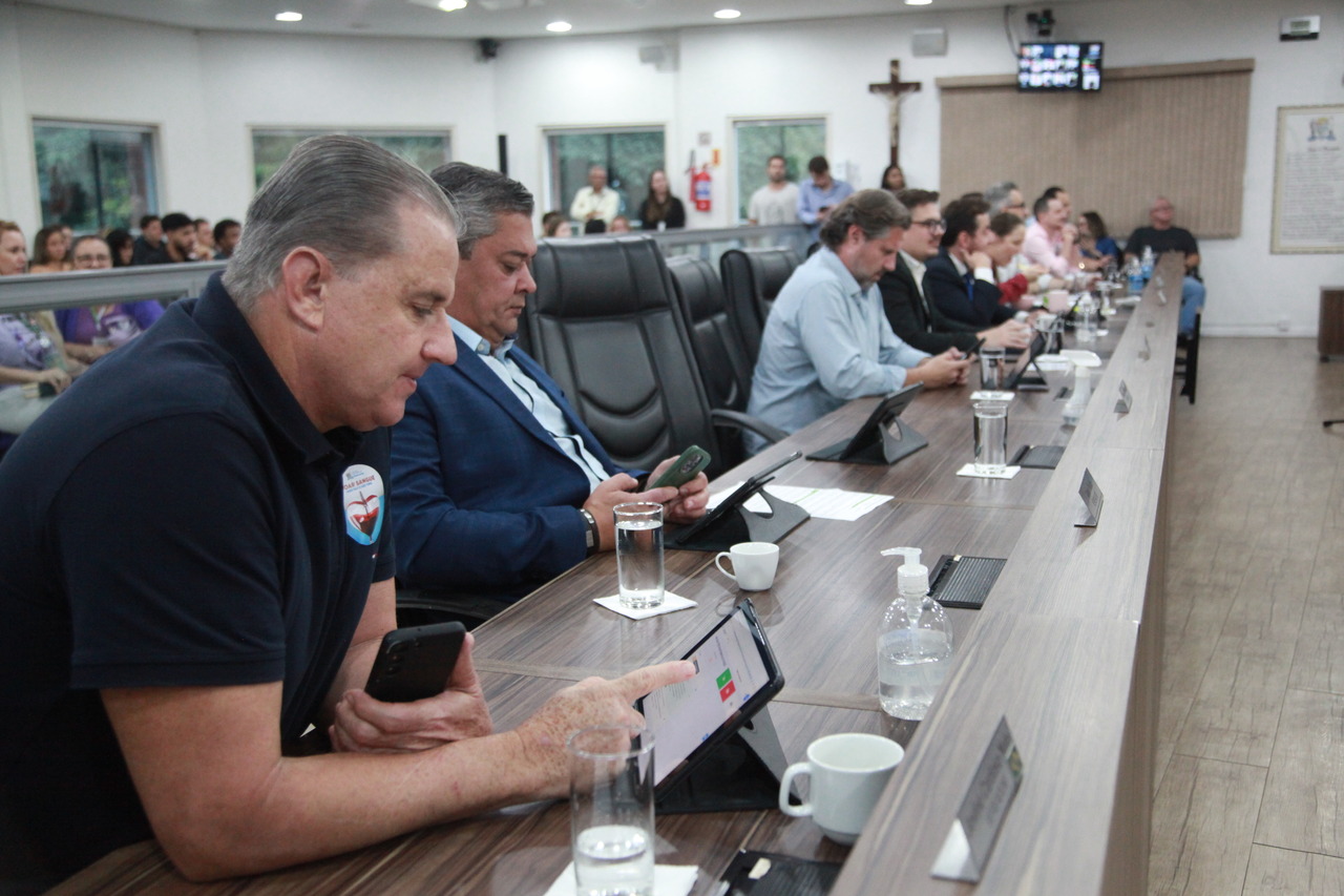 Confira os projetos e proposições aprovados na sessão desta quinta-feira (15)