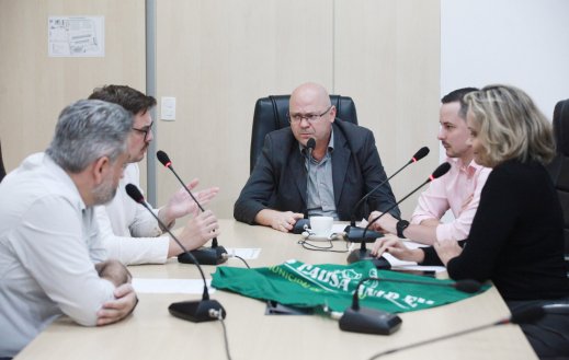 Frente Parlamentar em Defesa da Causa Animal realiza primeira reunião e define prioridades em Blumenau
