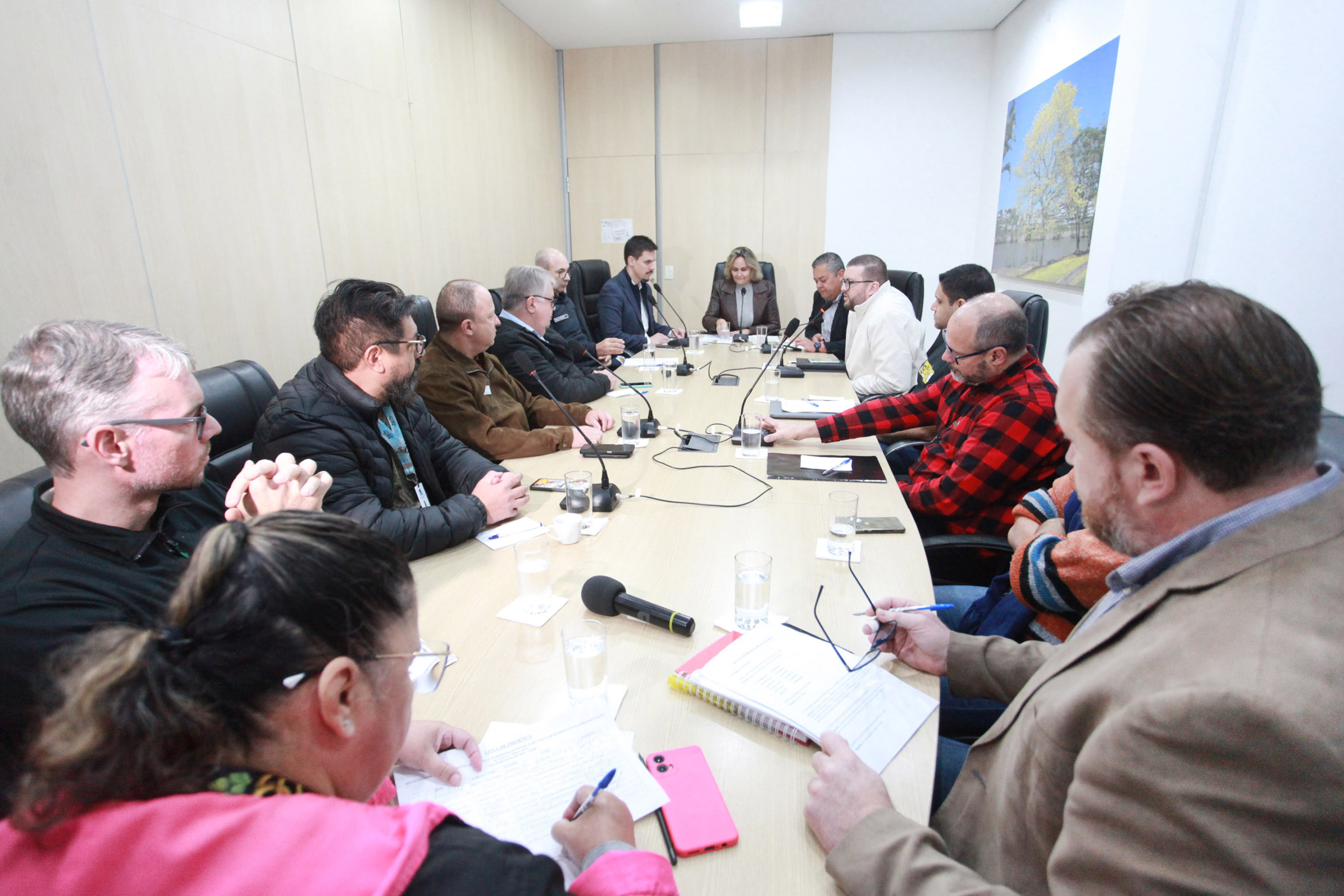 Comissão da Área Azul recebe representantes da Prefeitura, empresa e sociedade civil para debater questionamentos da comunidade