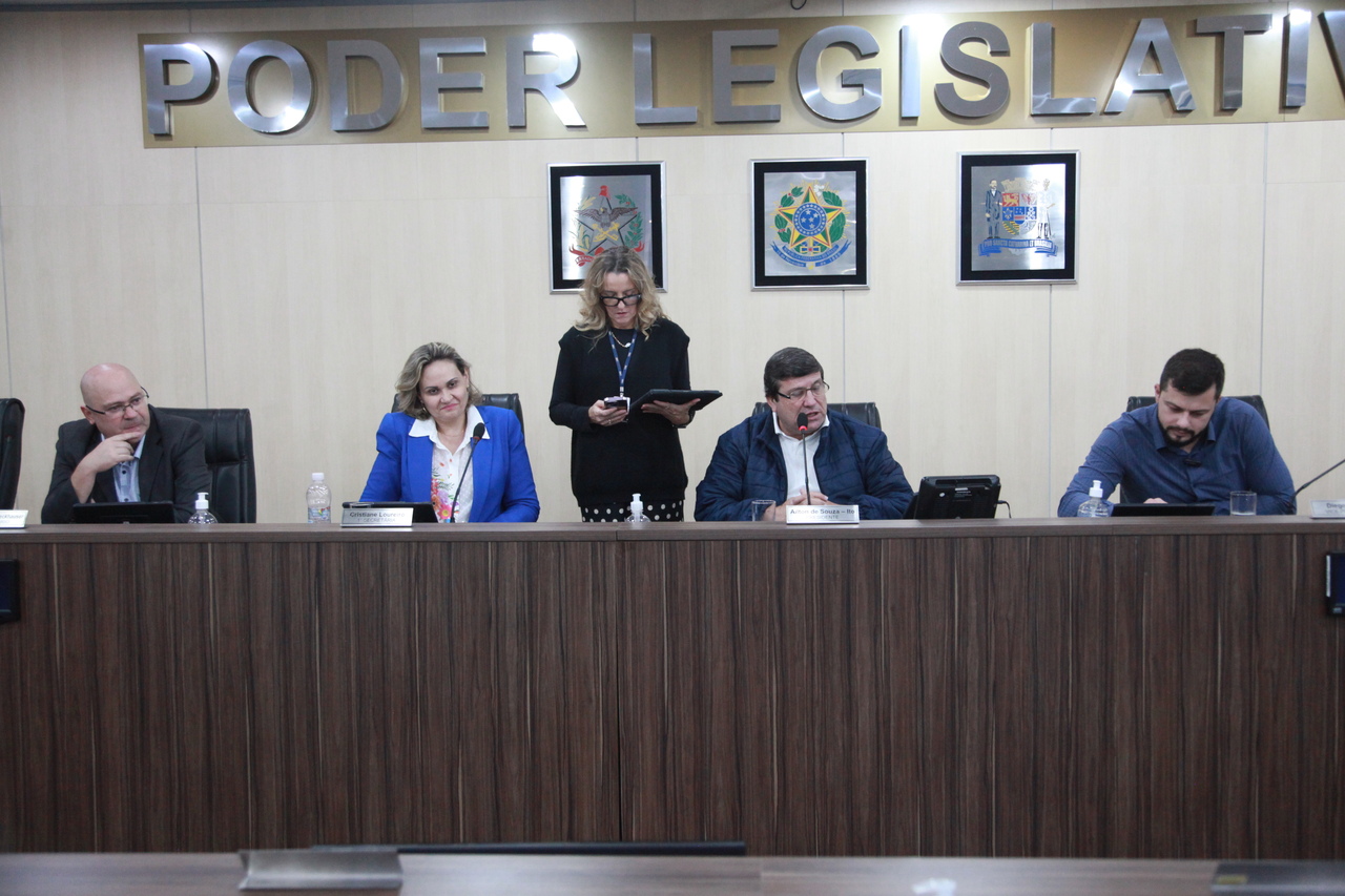 Confira os projetos e proposições aprovados na sessão desta quinta-feira (5) Confira os projetos e proposições aprovados na sessão desta quinta-feira (5)