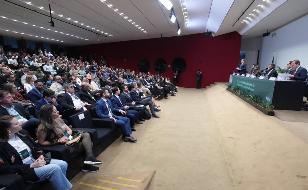 Câmara de Blumenau participa de encontro nacional sobre o futuro da comunicação legislativa   