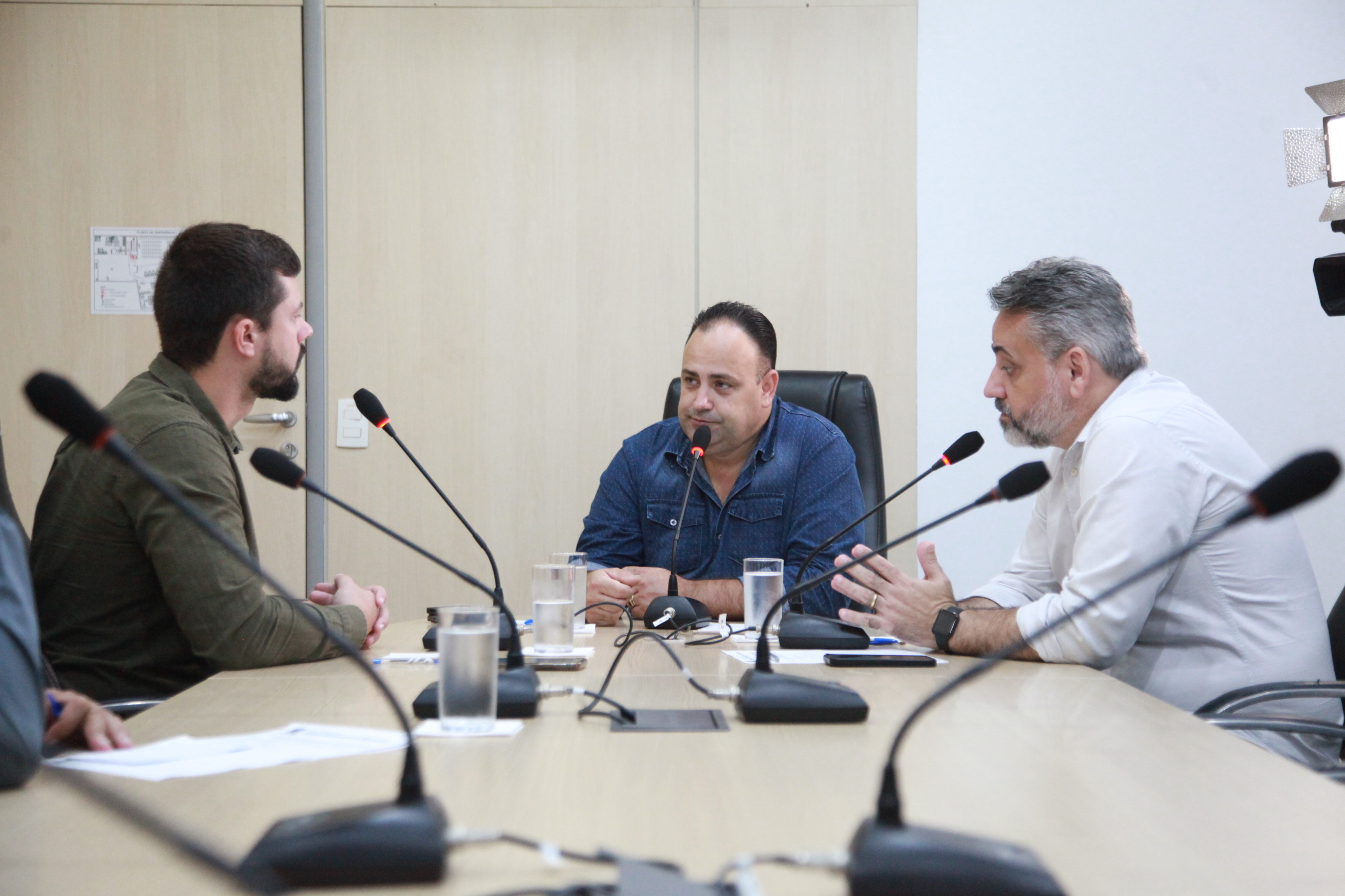 Comissão de Telefonia da Câmara discute cobertura e atendimento com operadoras