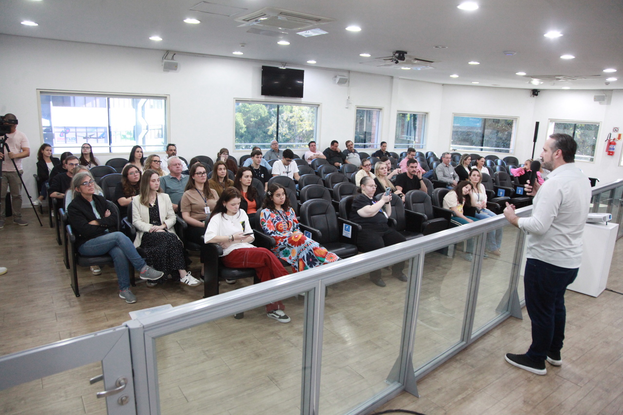 Câmara engaja servidores em projeto pioneiro de prevenção à dengue com mosquitos Wolbachia