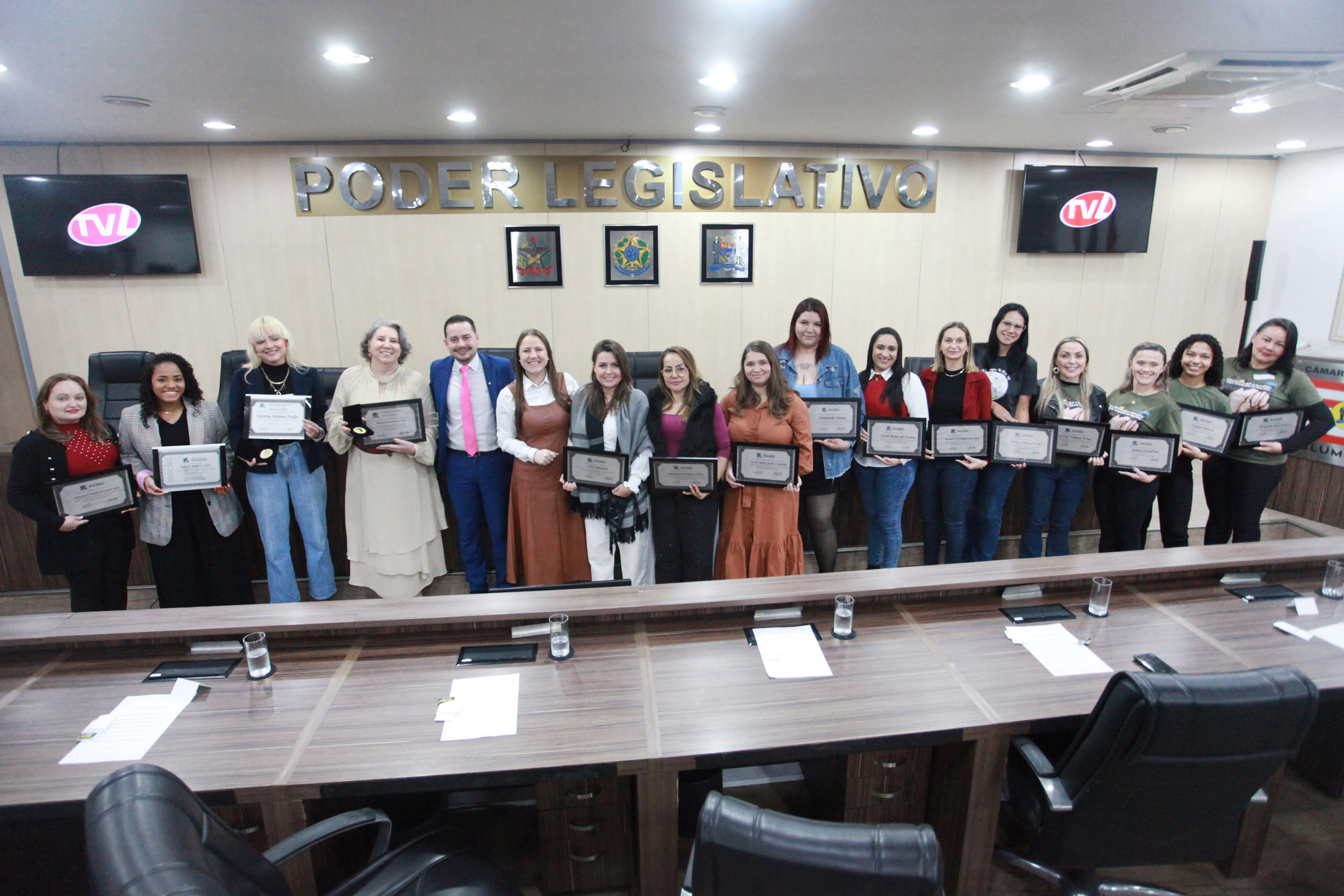 Sessão solene presta homenagens a personalidades e instituições de destaque em Blumenau