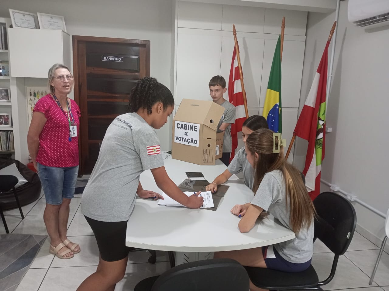 Câmara de Blumenau abre inscrições para educandários participarem das Eleições do Programa Vereador Mirim 2026