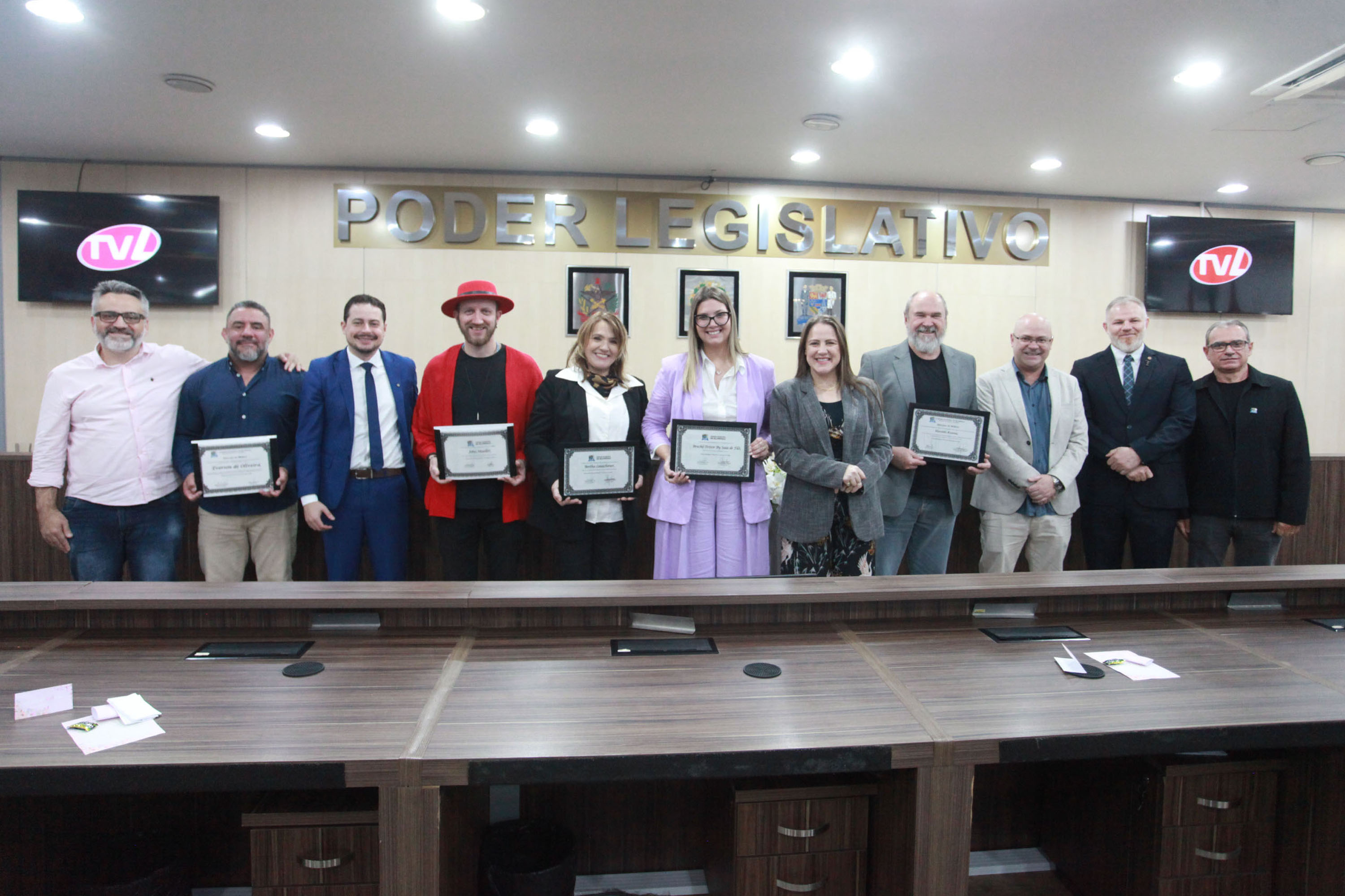 Noite de homenagens lota o plenário da Câmara de Vereadores de Blumenau