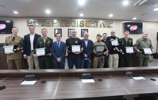 Sessão solene entrega Comenda Duque de Caxias a personalidades da segurança pública em Blumenau