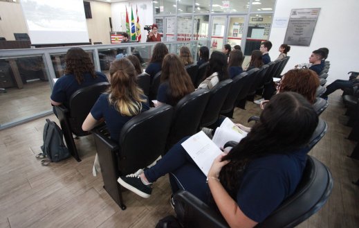 Vereadores mirins participam de formação sobre a história administrativa de Blumenau
