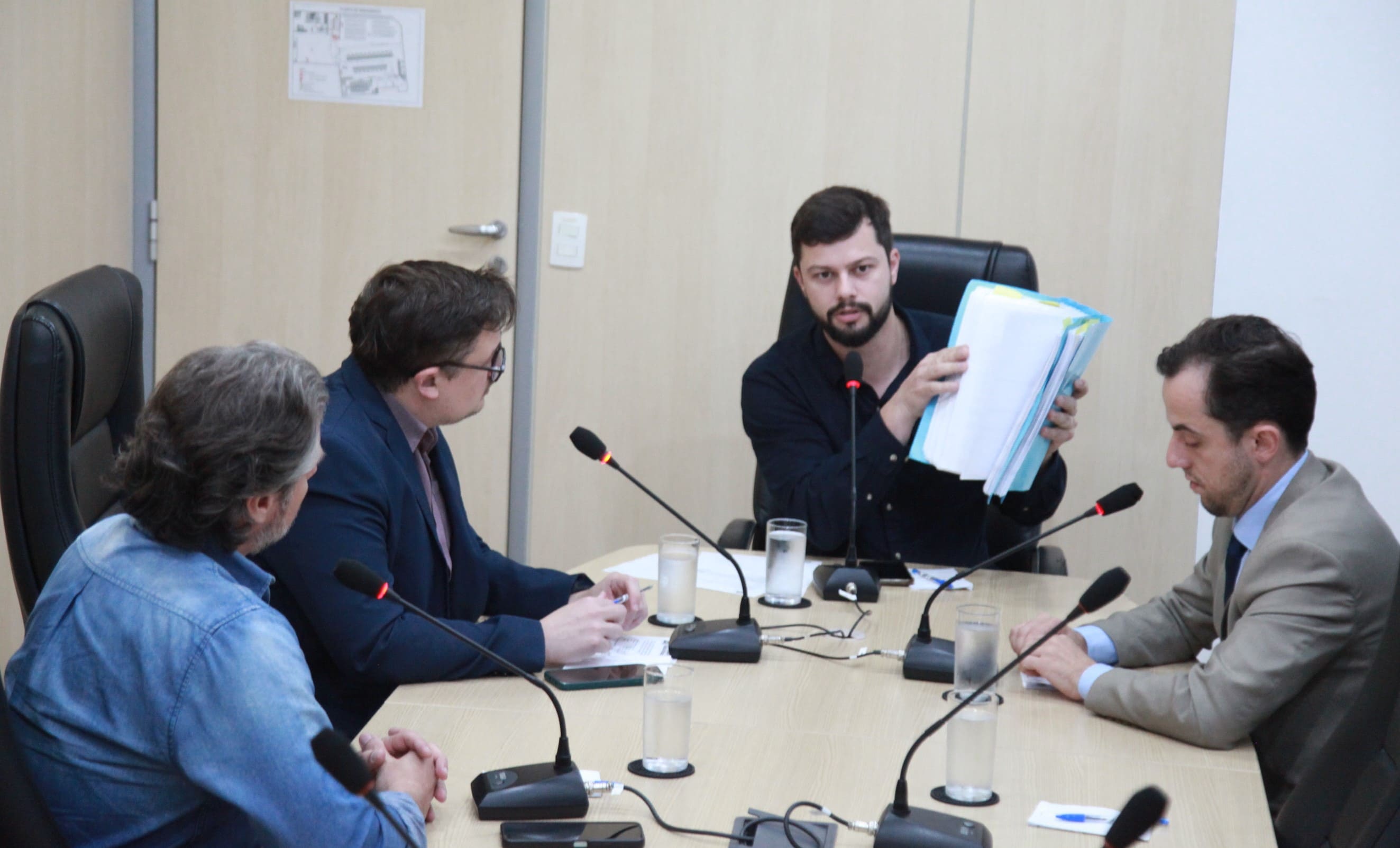 CPI do Esgoto agenda oitiva de Napoleão Bernardes e anuncia consultoria tarifária