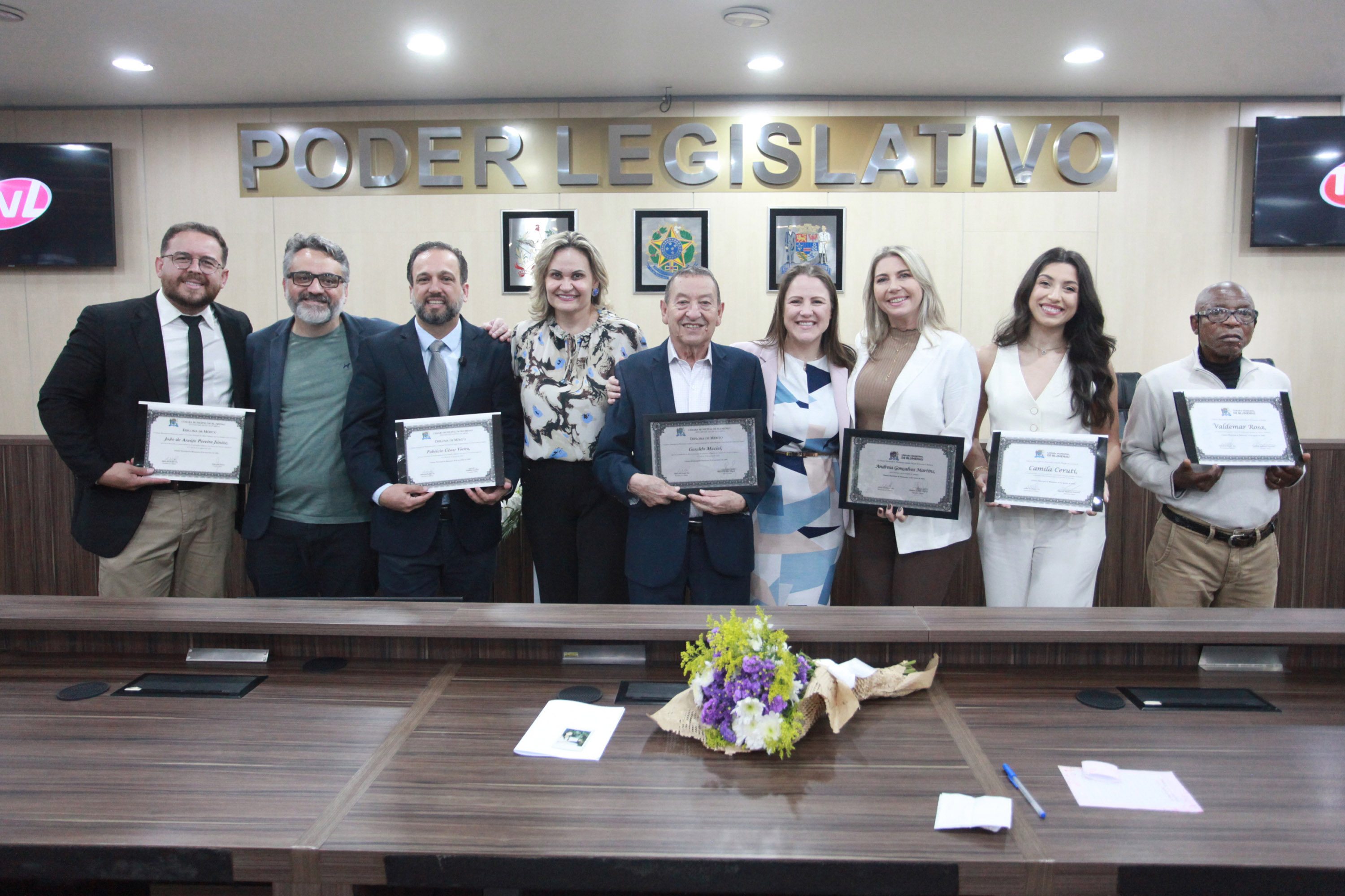 Sessão solene da Câmara valoriza trajetórias de fé, solidariedade e superação em Blumenau