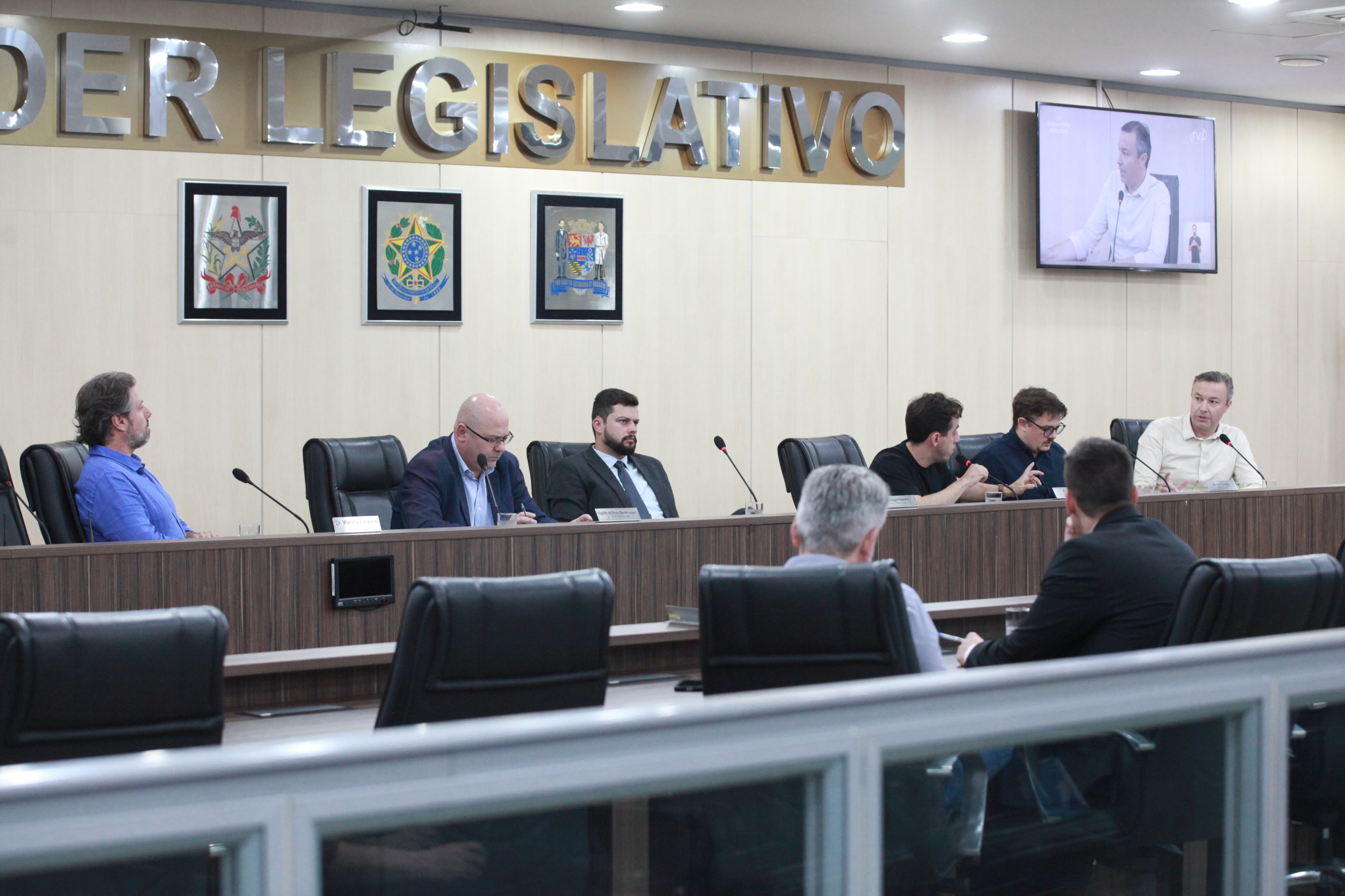 CPI do Esgoto questiona ex-prefeito Napoleão Bernardes sobre ausência de obras durante sua gestão