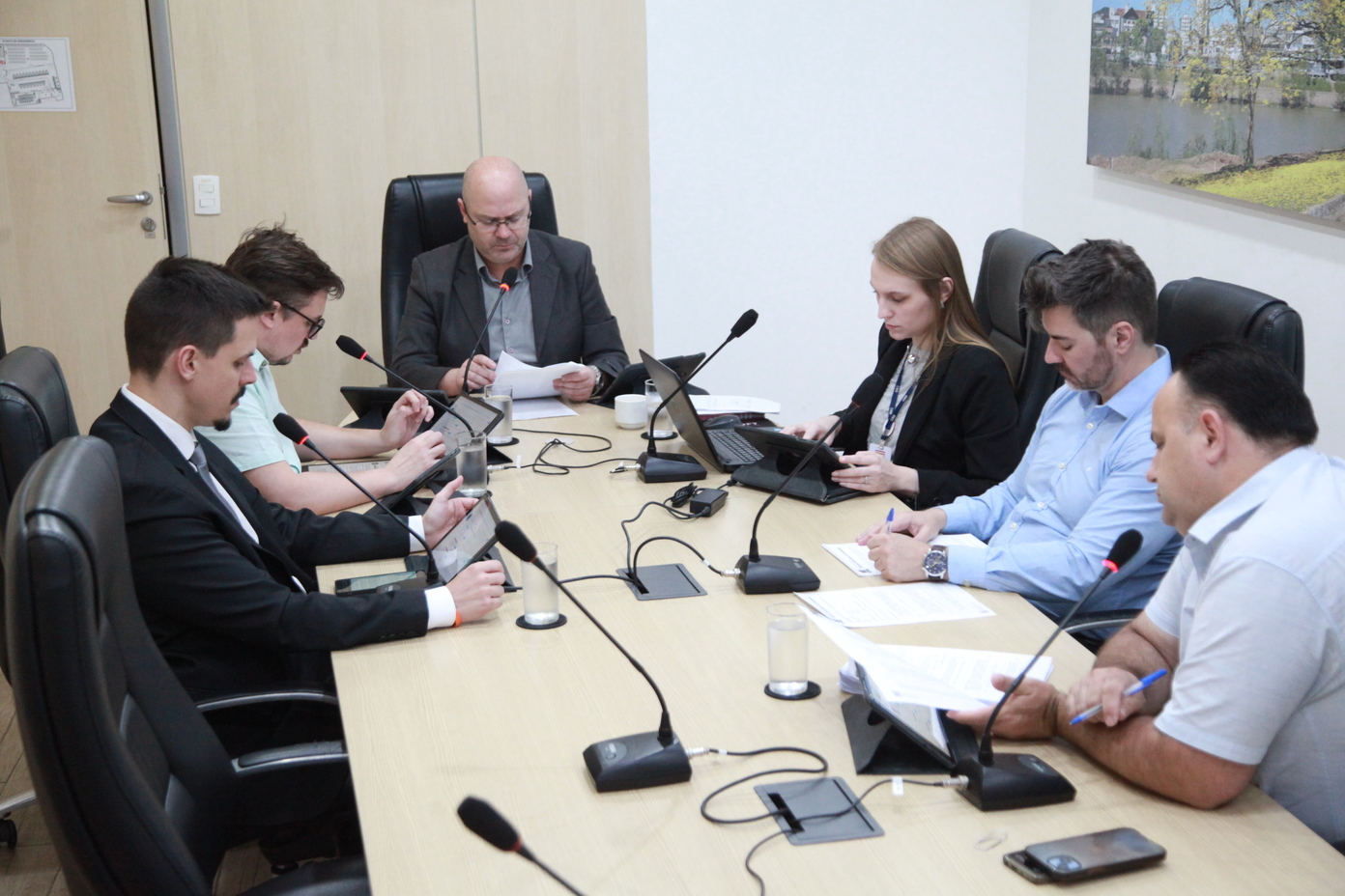 CCJ aprova 12 projetos e Finanças emite parecer favorável às matérias