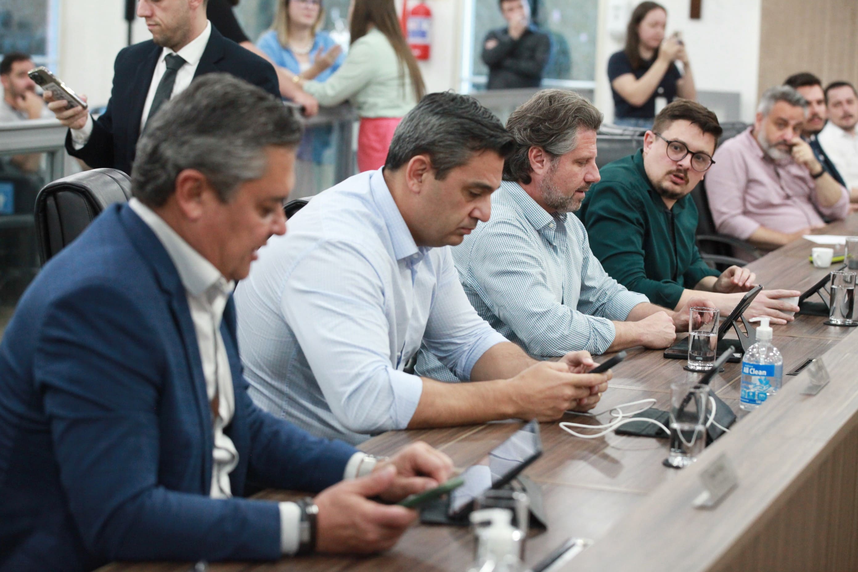 Vereadores questionam ações voltadas à saúde mental de servidores públicos