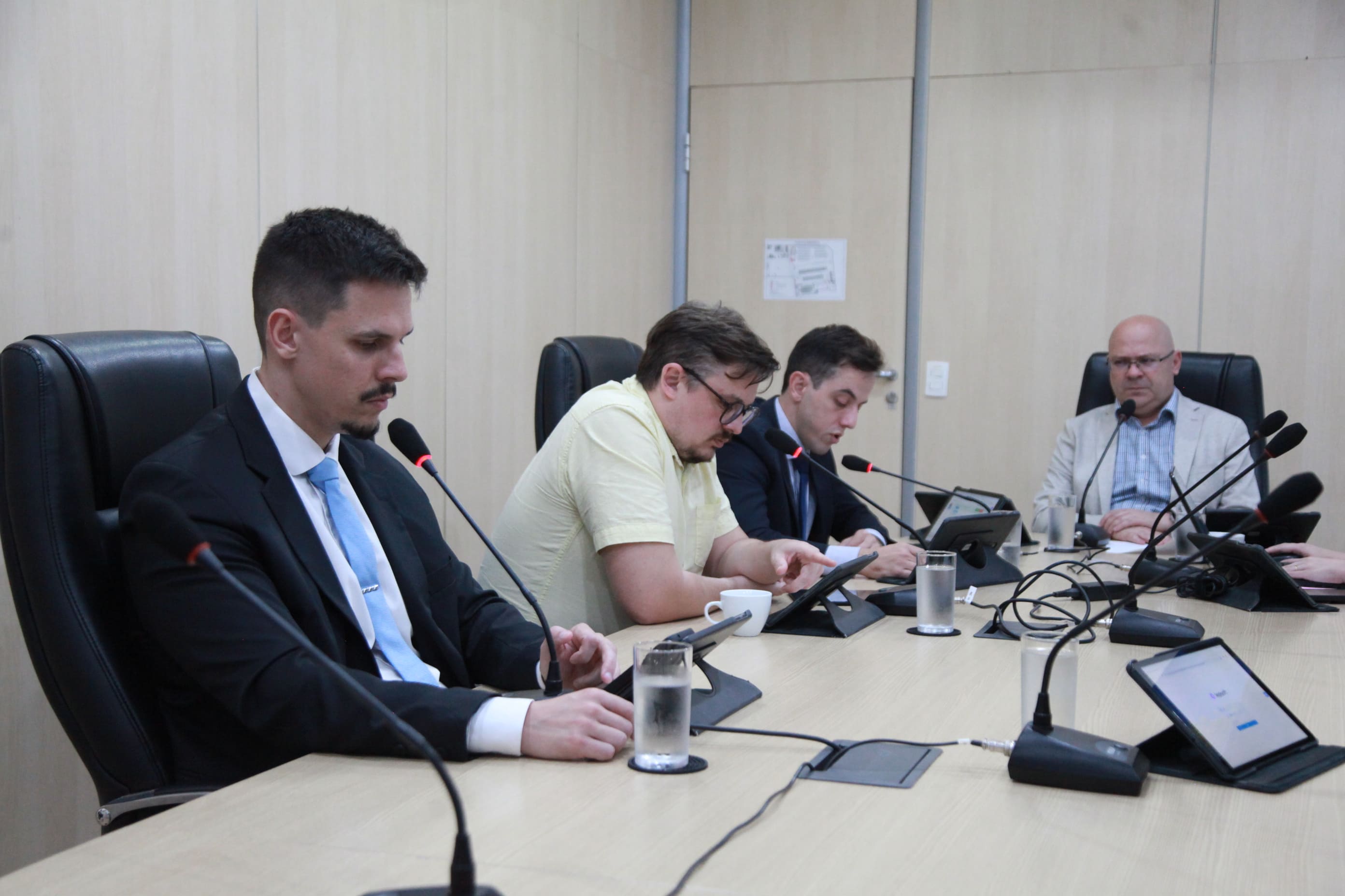 CCJ e Comissão de Finanças avaliam projetos e aprovam maioria das proposições