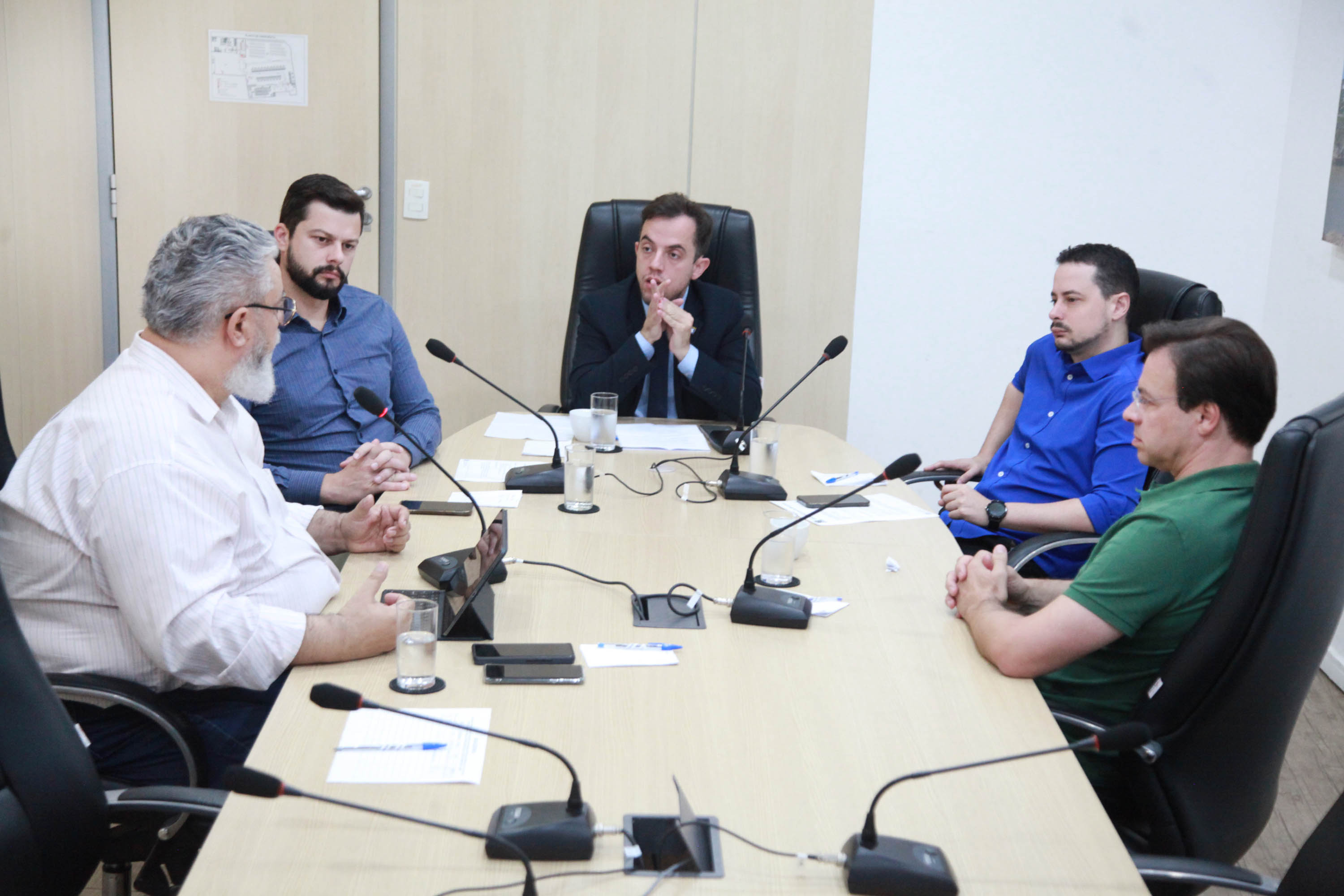 Comissão Especial de Cultura recebe secretário e produtor cultural para discutir a revisão de legislação municipal