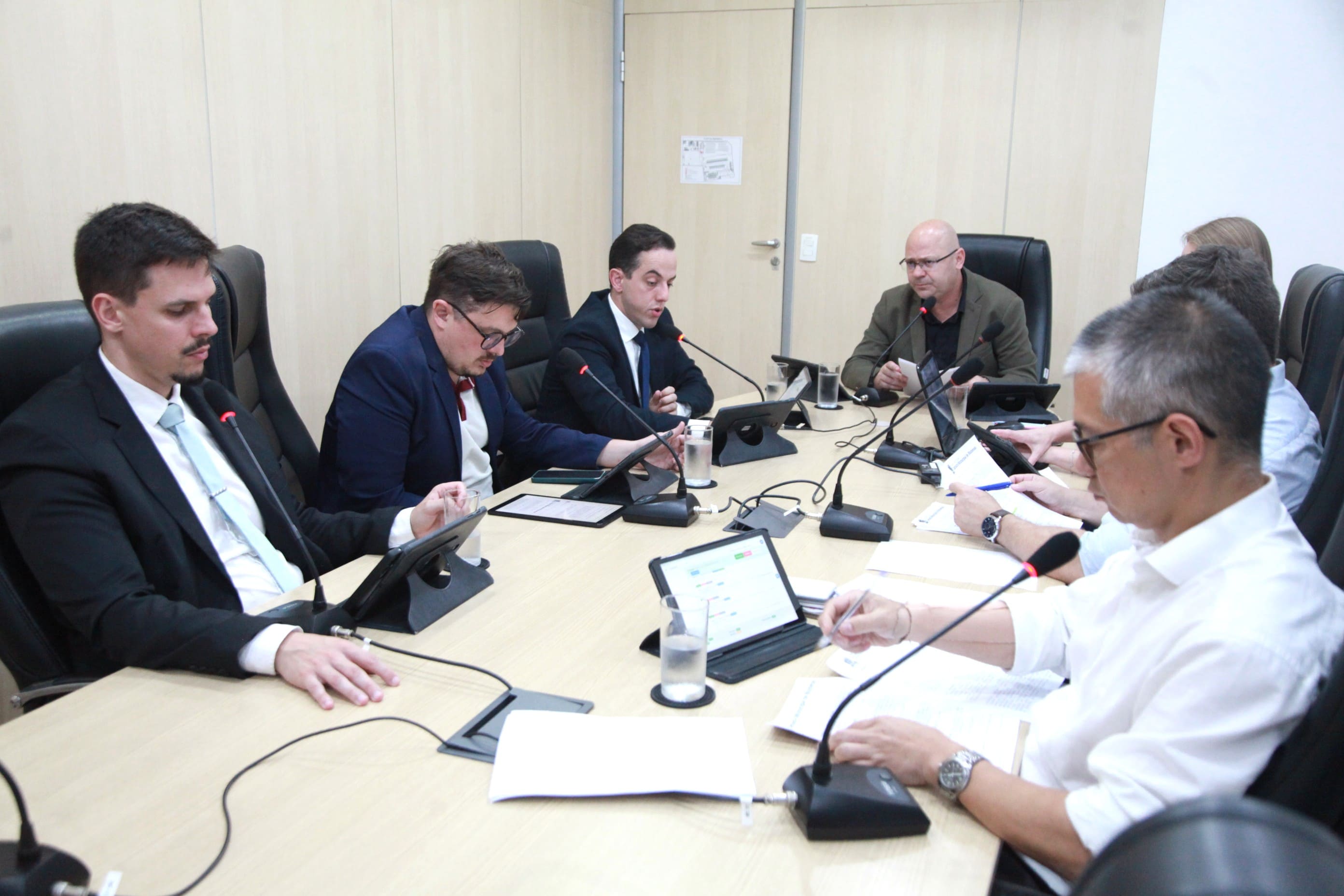 Propostas avançam após análises da CCJ e da Comissão de Finanças