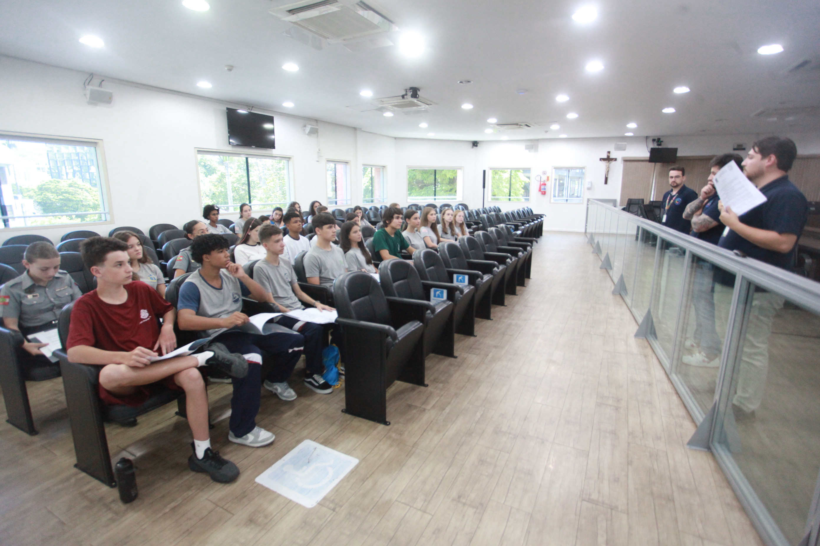 Jovens parlamentares tomam posse na Câmara de Blumenau e elegem Mesa Diretora Mirim na próxima segunda-feira