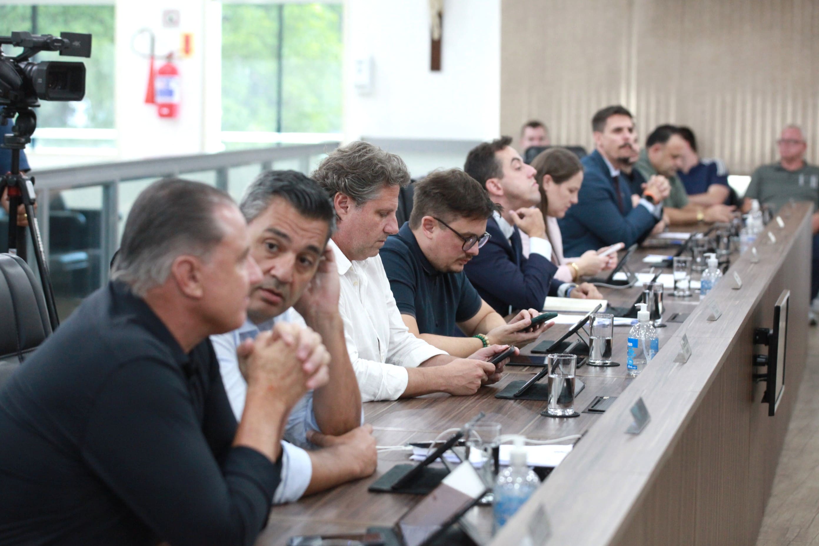 Câmara de Blumenau aprova programa de saúde mental e proíbe uso de linguagem neutra em documentos oficiais