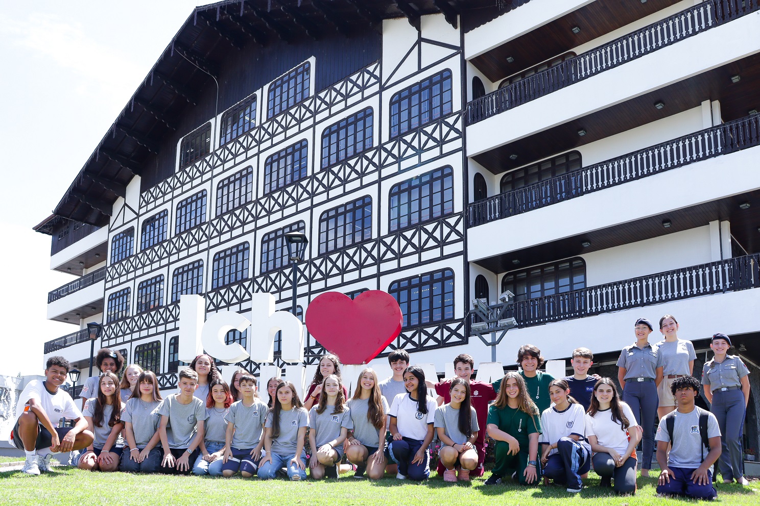 Vereadores mirins visitam Prefeitura de Blumenau e conhecem funcionamento do Executivo