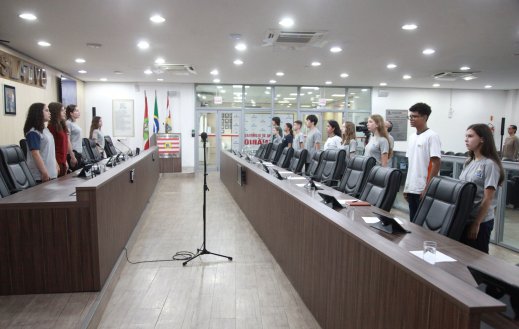 Câmara de Blumenau compartilha experiência do programa Câmara Mirim com município de São Martinho