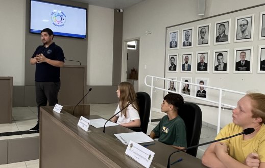 Experiência da Câmara de Blumenau contribui para estruturação do Programa Vereador Mirim em São Martinho