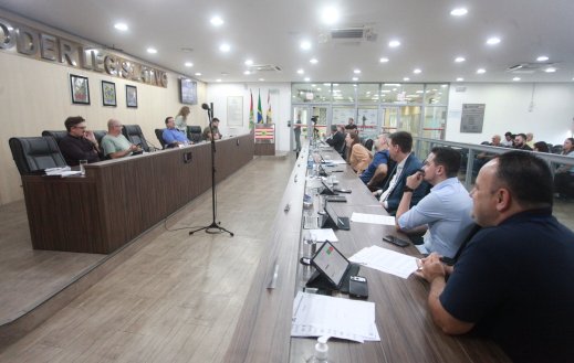 Câmara aprova convocação de secretário para explicar situação da manutenção urbana