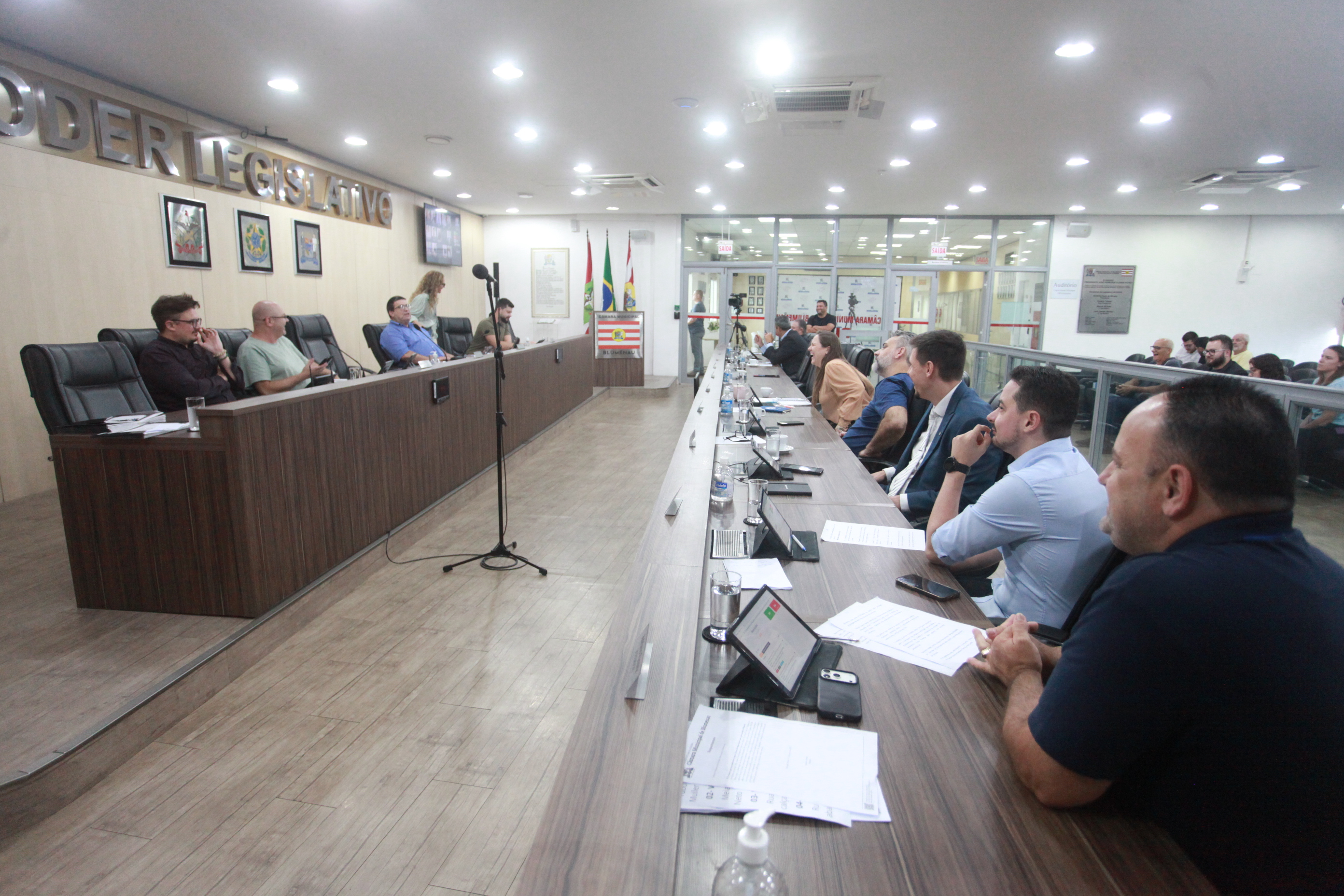 Câmara aprova convocação de secretário para explicar situação da manutenção urbana