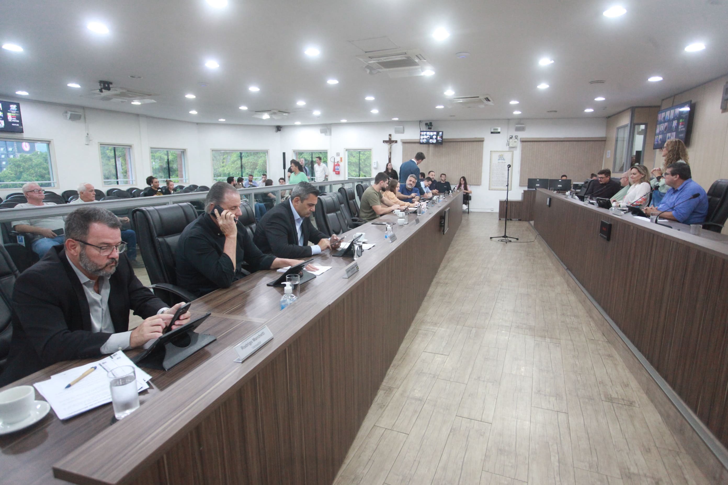 Confira os projetos e proposições aprovados na sessão desta quinta-feira (12)