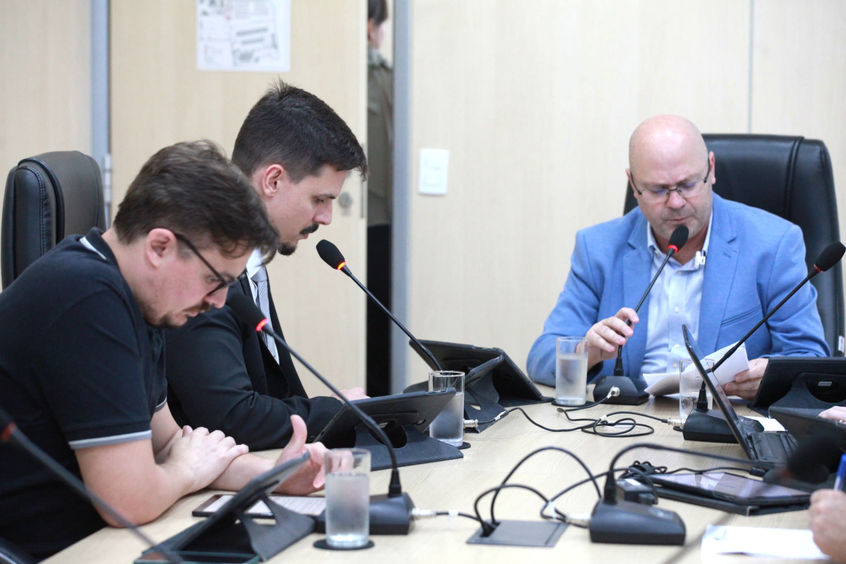 CCJ analisa 16 matérias e Comissão de Finanças aprova oito propostas