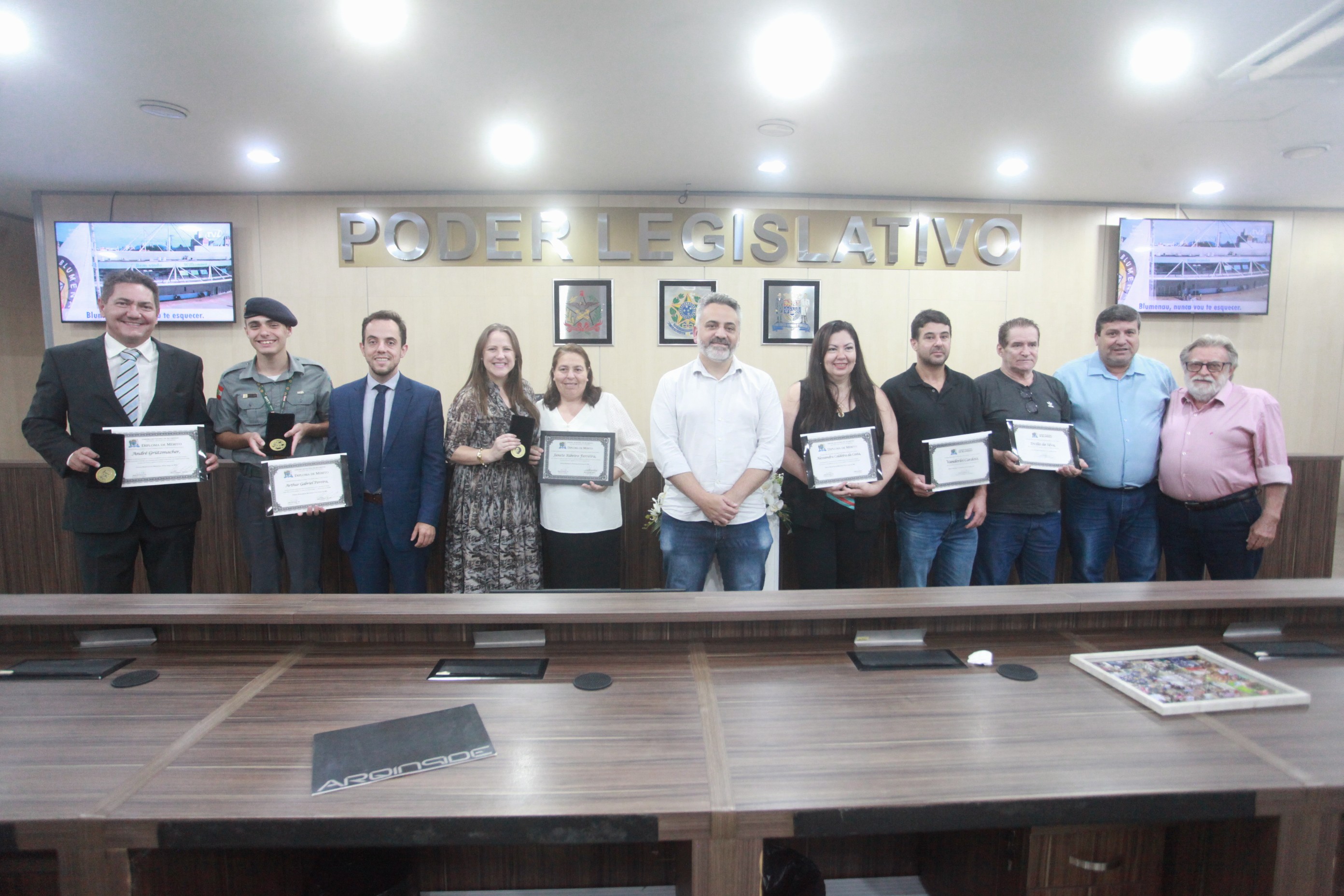 Câmara de Blumenau celebra histórias que transformam vidas em noite de homenagens e reconhecimento