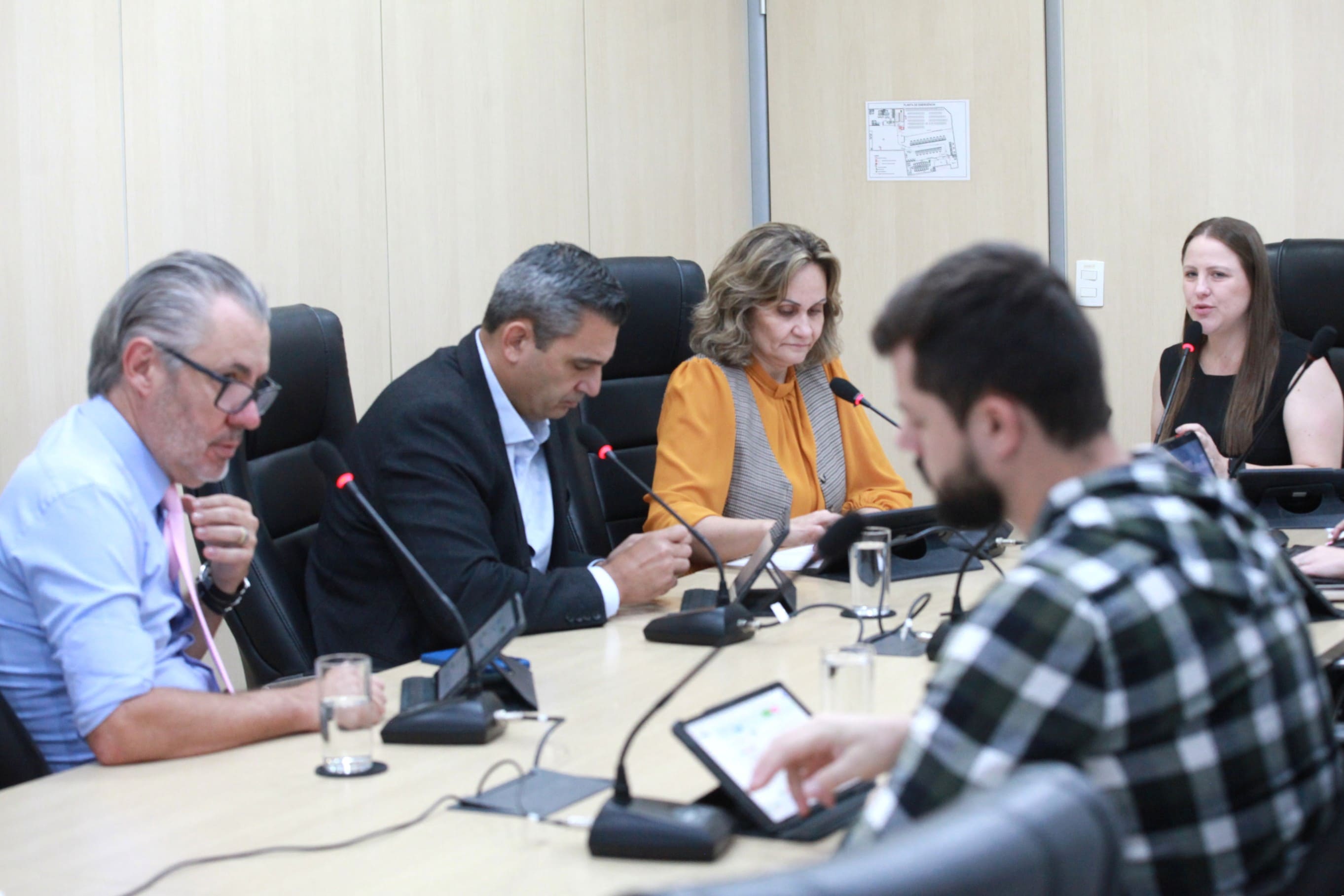 CCJ analisa 31 matérias e Comissão de Finanças aprova 14 propostas