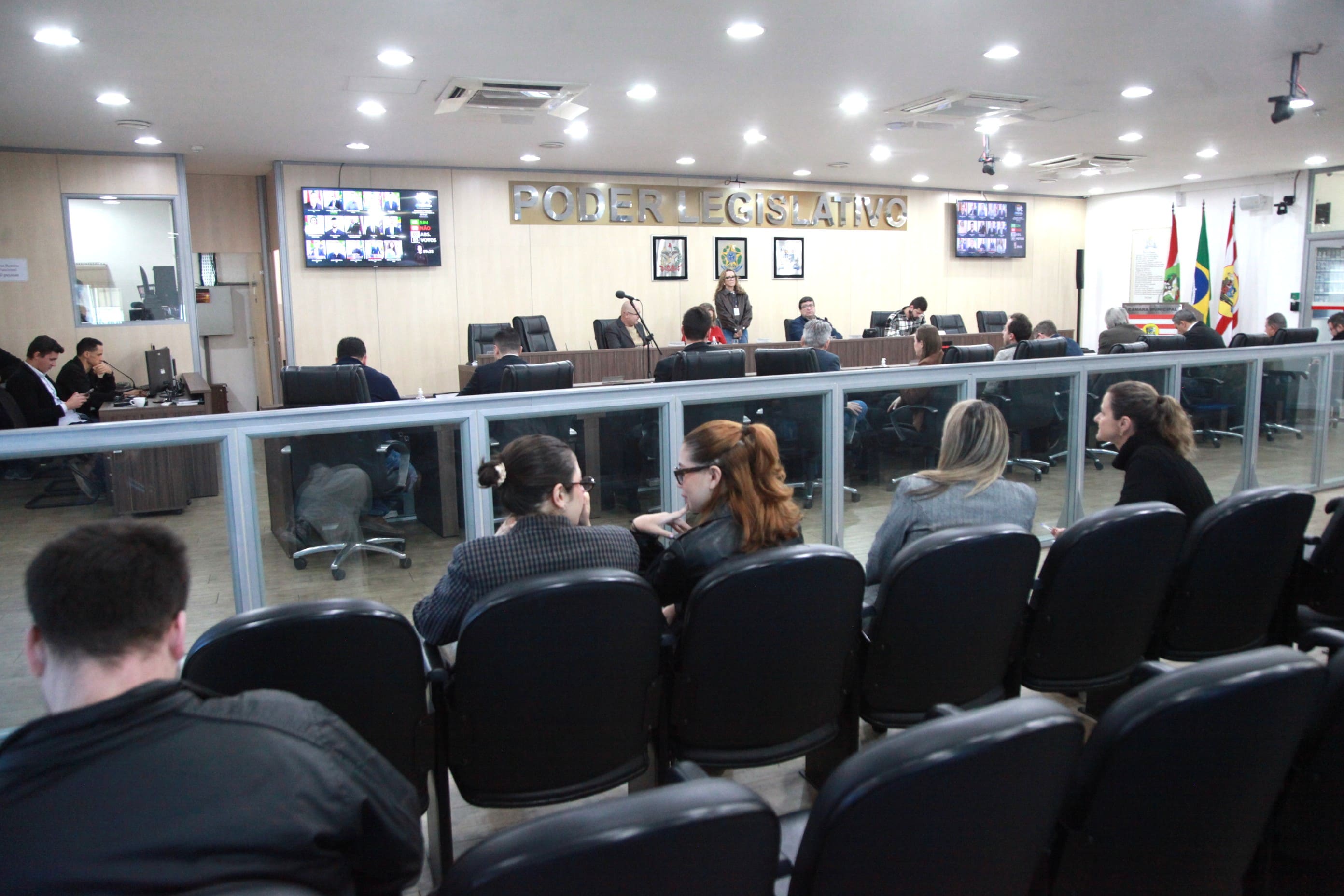 Câmara de Blumenau aprova projeto que estabelece normas de controle de acesso em escolas e CEIs da rede municipal