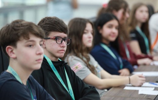 Câmara Mirim de Blumenau realiza 9ª sessão ordinária e debate projeto de incentivo ao empreendedorismo entre jovens