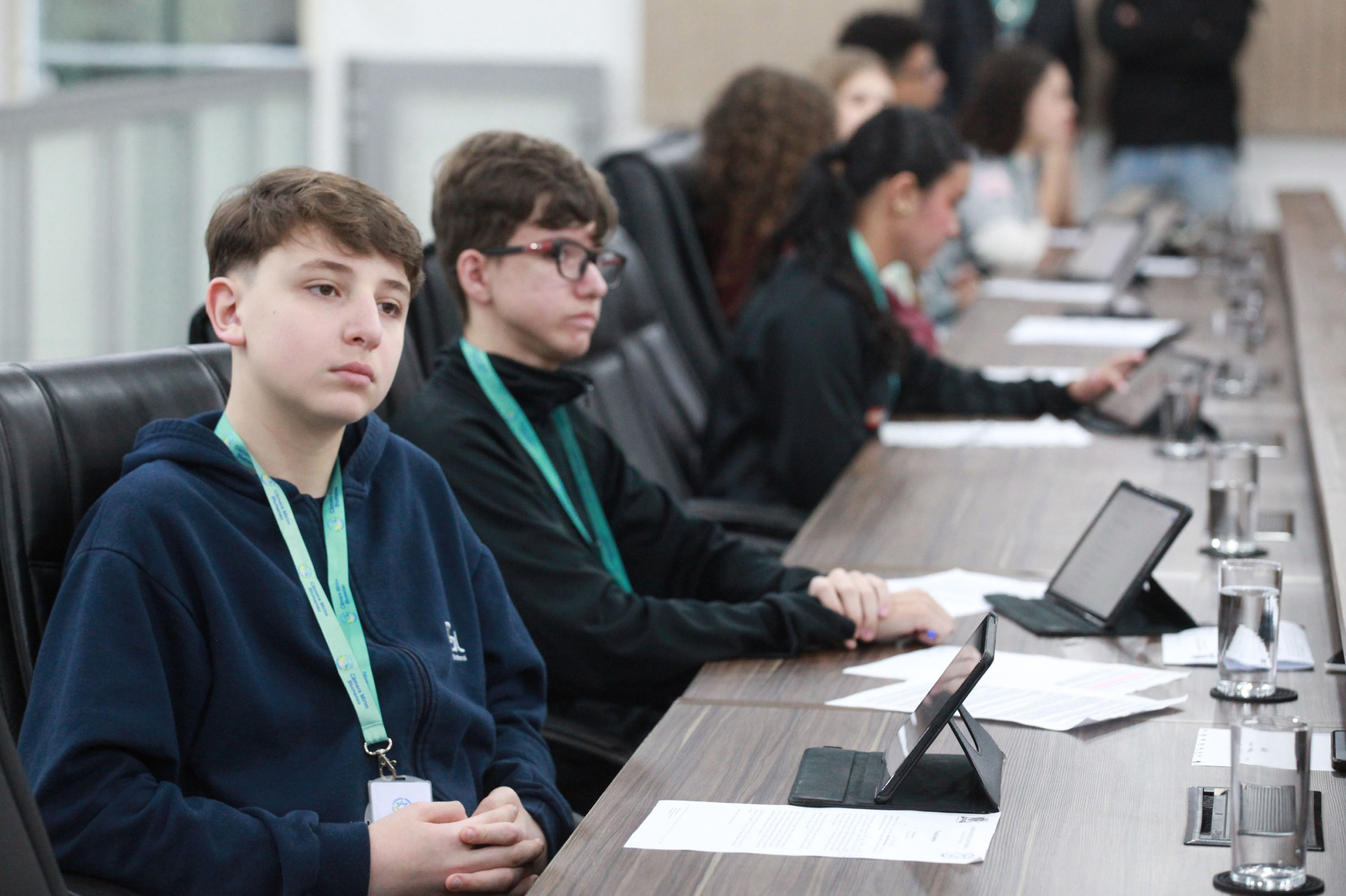 Câmara Mirim debate conscientização sobre mielomeningocele e aprova Programa Escola Sustentável