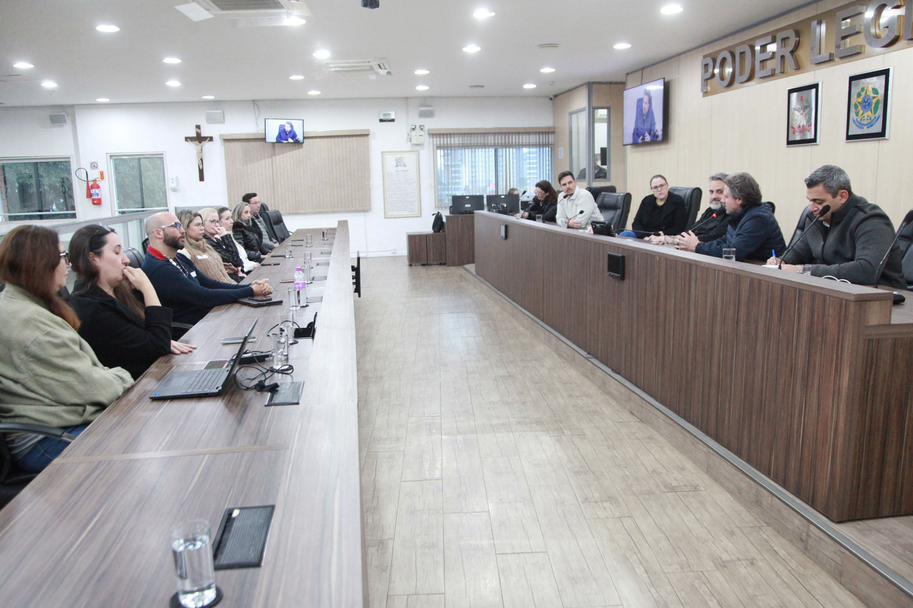 Secretaria de Saúde apresenta dados do primeiro quadrimestre de 2026 e responde a questionamentos de vereadores