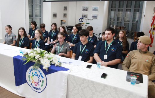 Câmara Mirim realiza terceira sessão itinerante do ano no Colégio Policial Militar