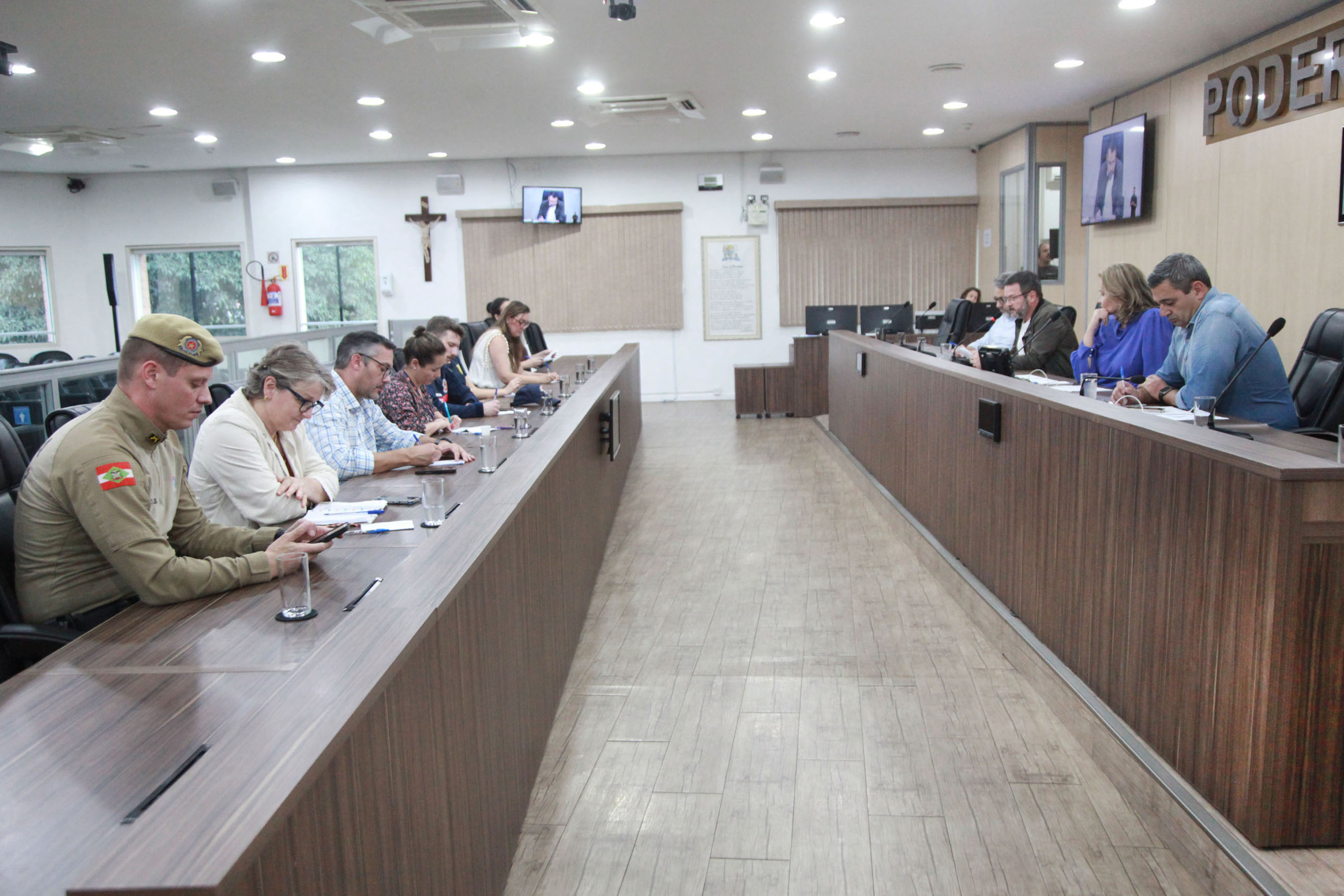 Comissão de Segurança nas Escolas apresenta relatório com diagnóstico e propostas para fortalecer proteção na rede municipal