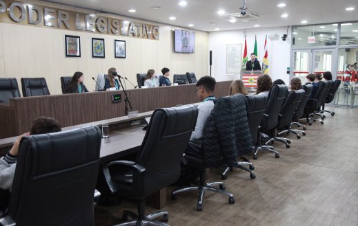Câmara Mirim celebra história do Colégio Bom Jesus e debate temas de interesse da sociedade